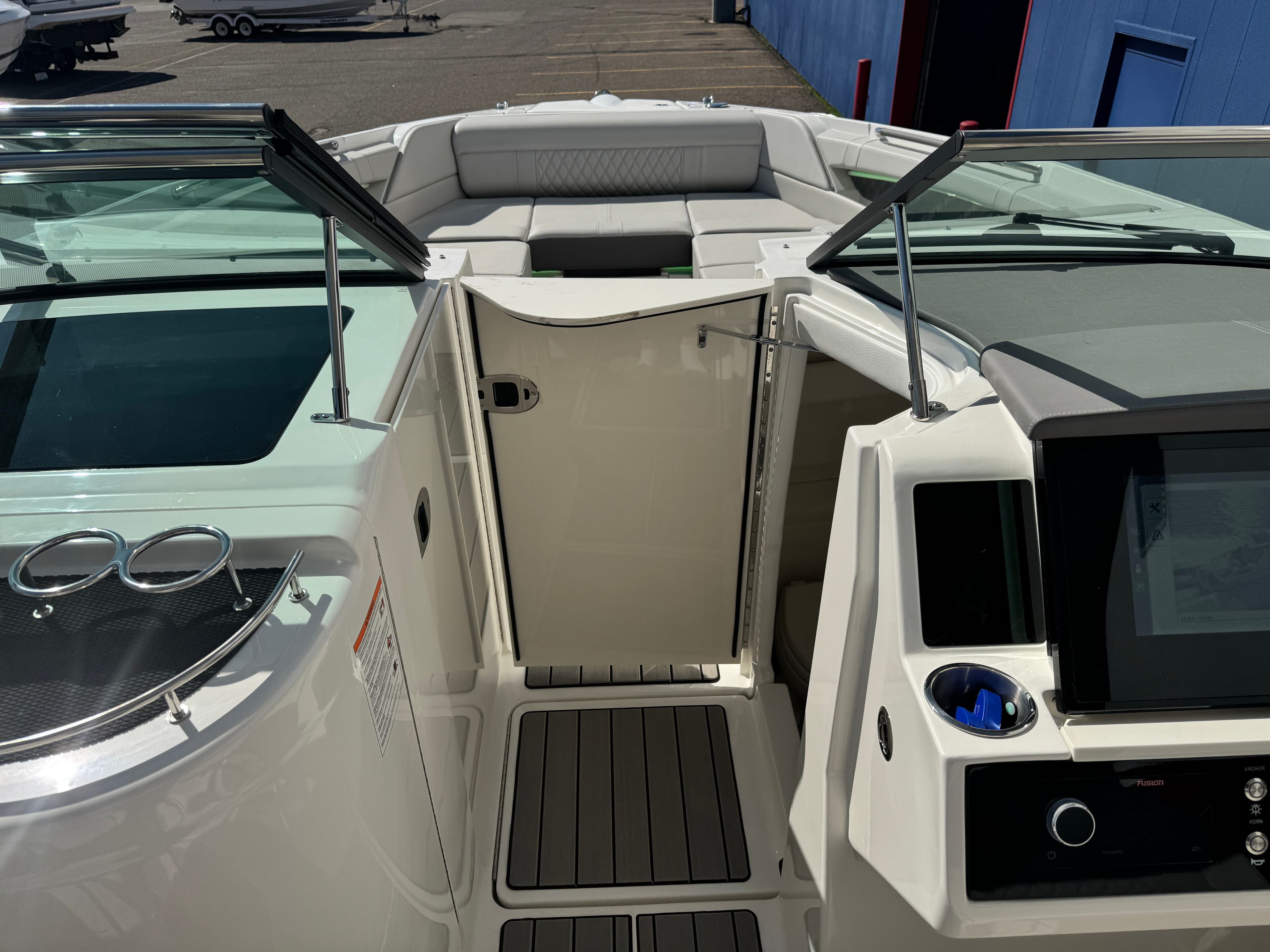 2026 Sea Ray SLX 350 - 42