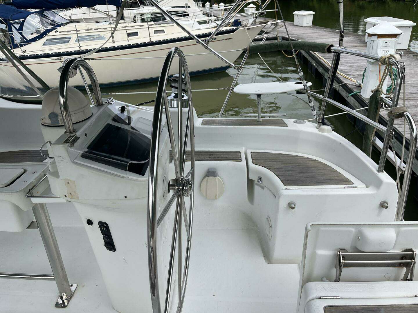 2005 Beneteau 423 - Image 14