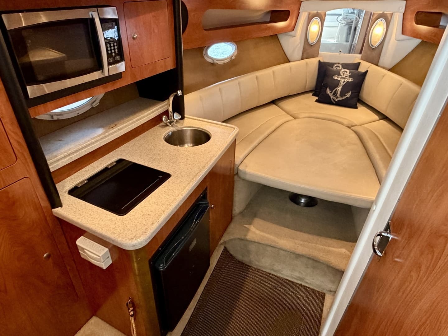 2008 Rinker 280 Express Cruiser - Image 43