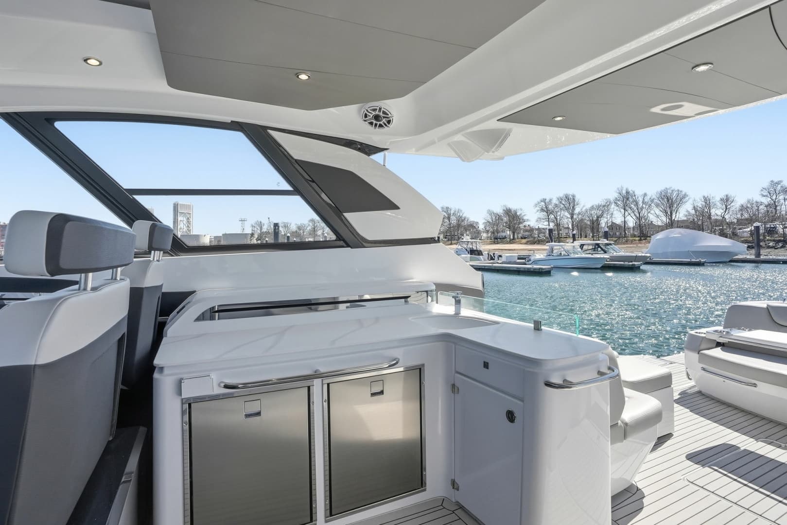 2026 Cruisers Yachts 50GLS OB - Image 19