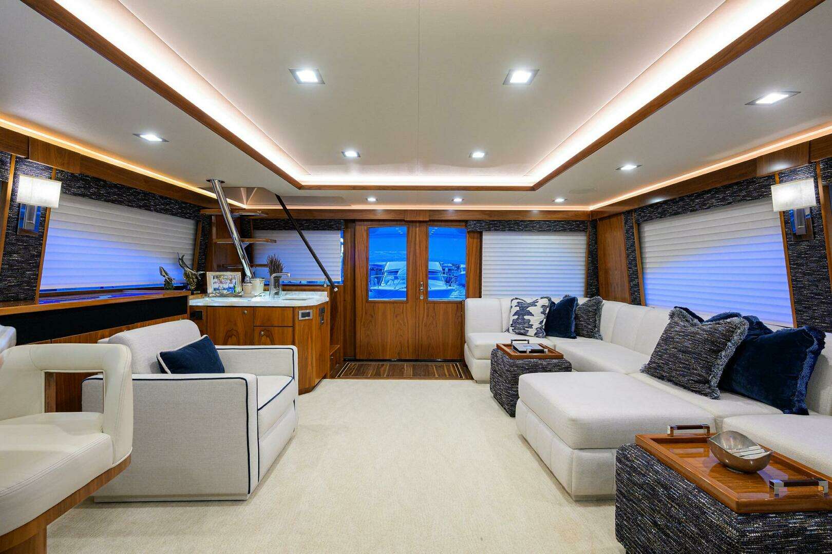 2020 Viking 92 Enclosed Bridge - Image 4