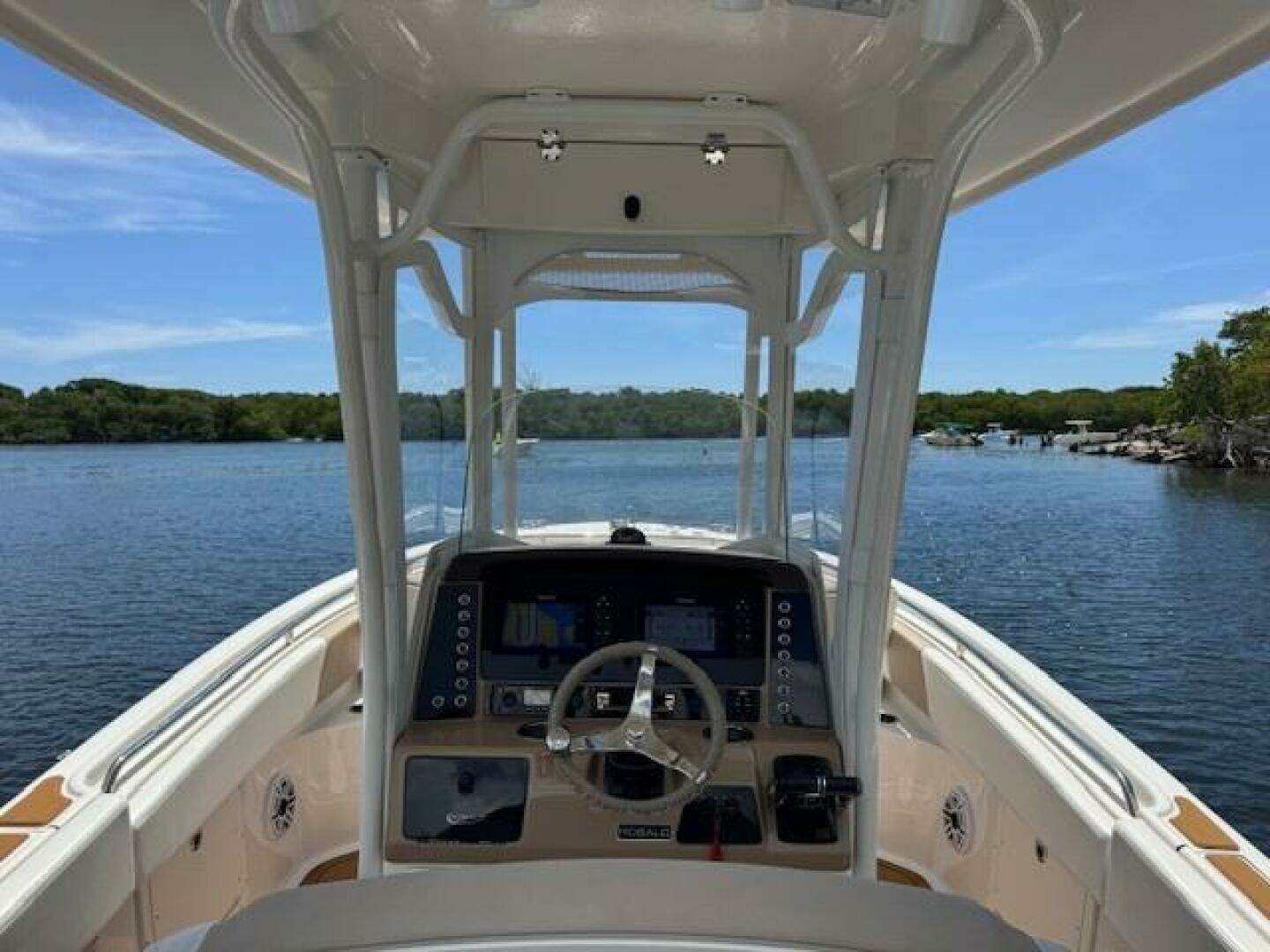 2021 Robalo R242 Center Console - Image 6