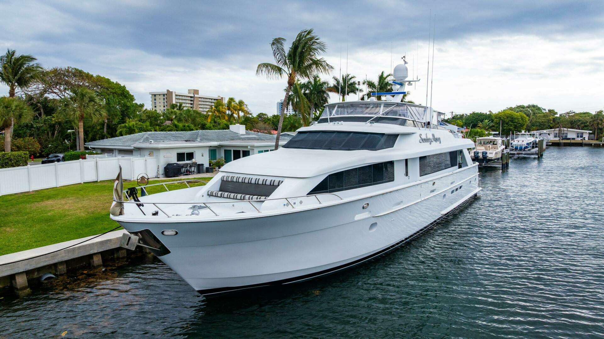 2001 Hatteras 100 Motor Yacht - Image 2