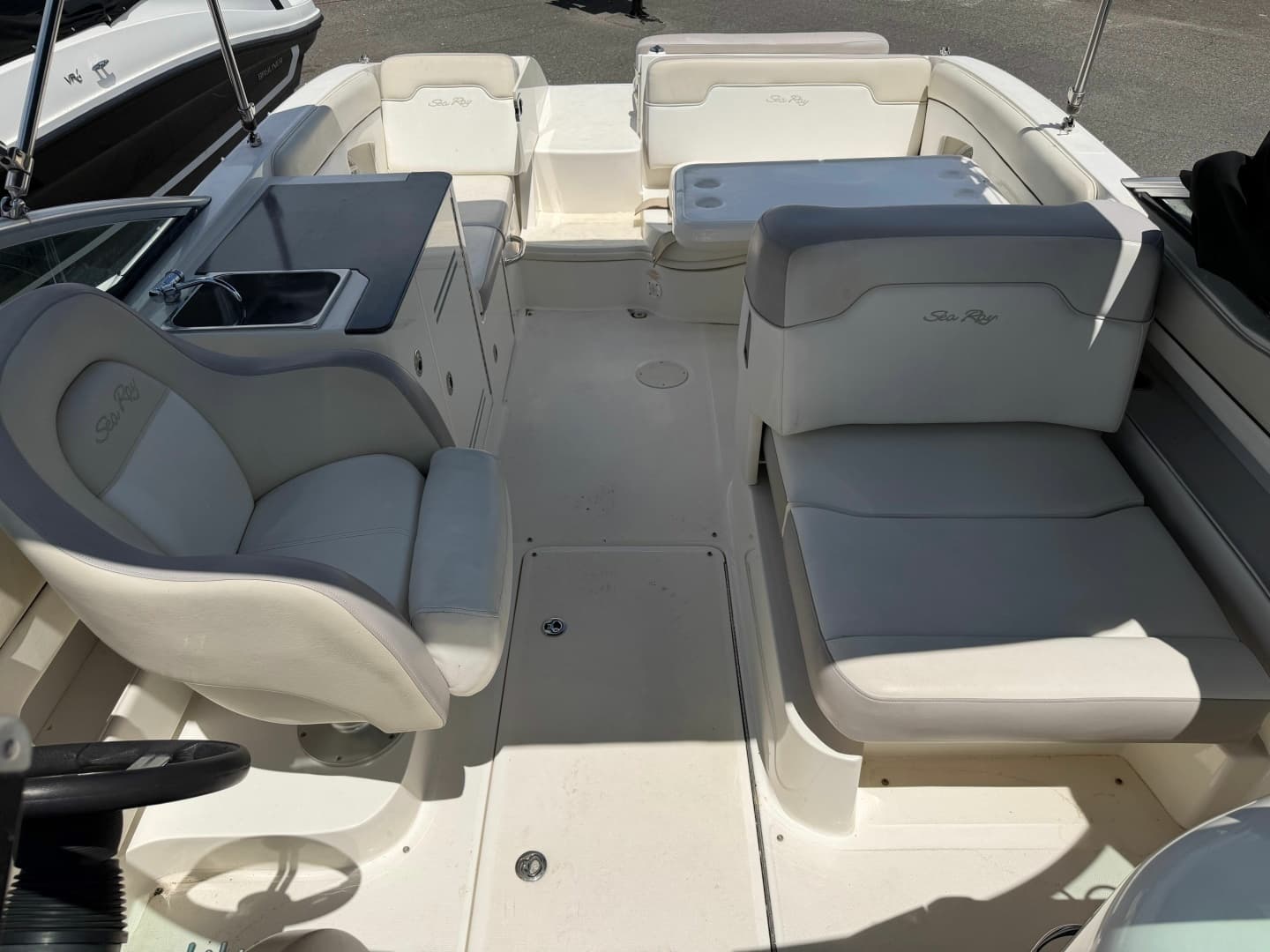 2013 Sea Ray 300 Sundeck - Image 11