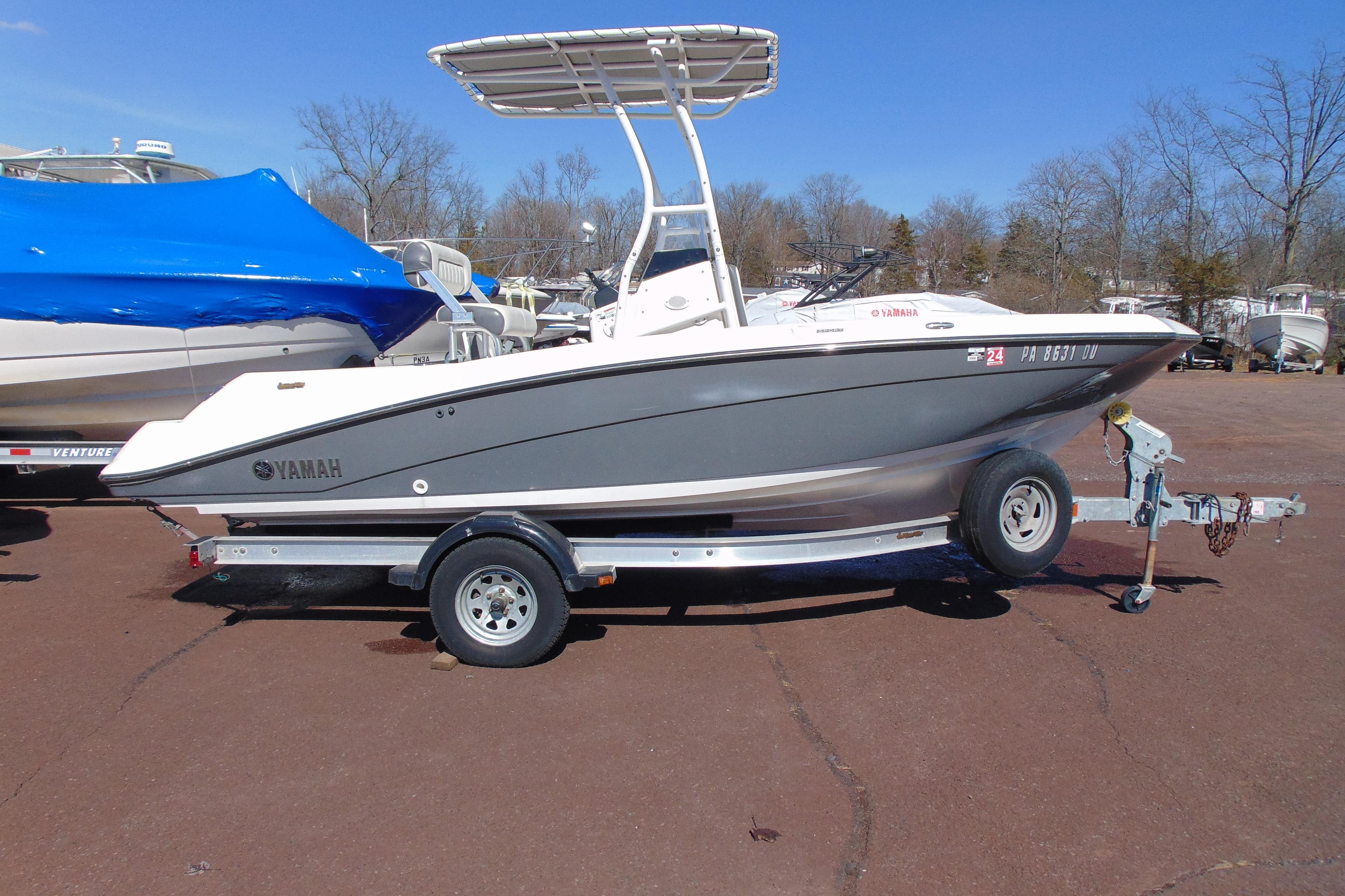 2016 Yamaha Boats 190 FSH Sport on trailer, parked outdoors.