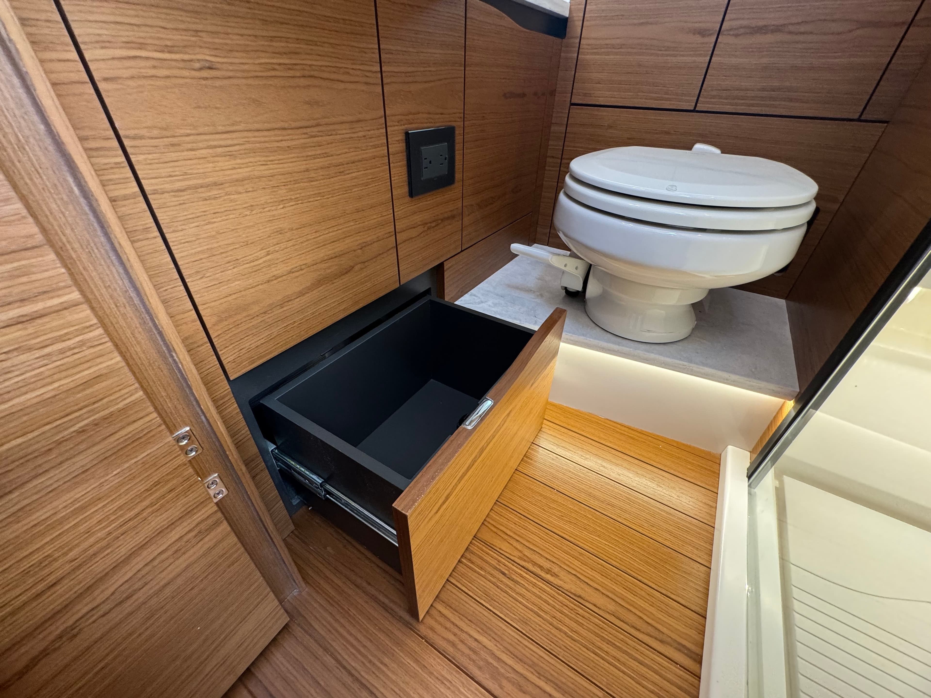 2026 TIARA YACHTS 39 LE - Image 77