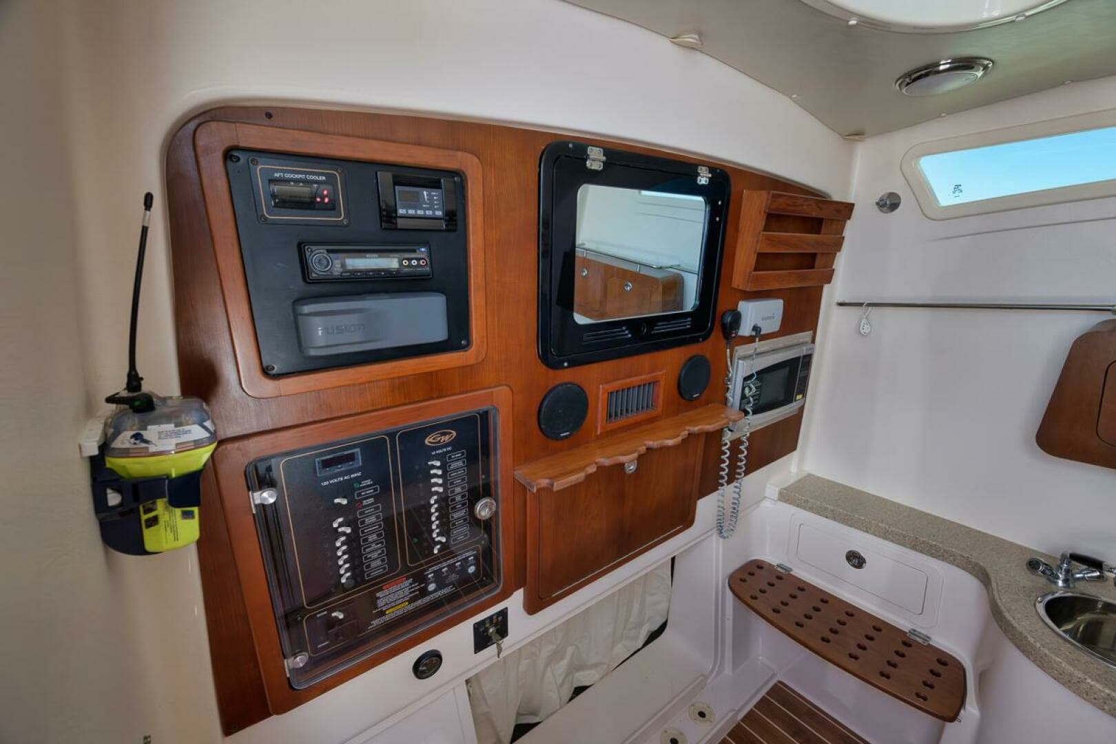2015 Grady-White — - Image 42