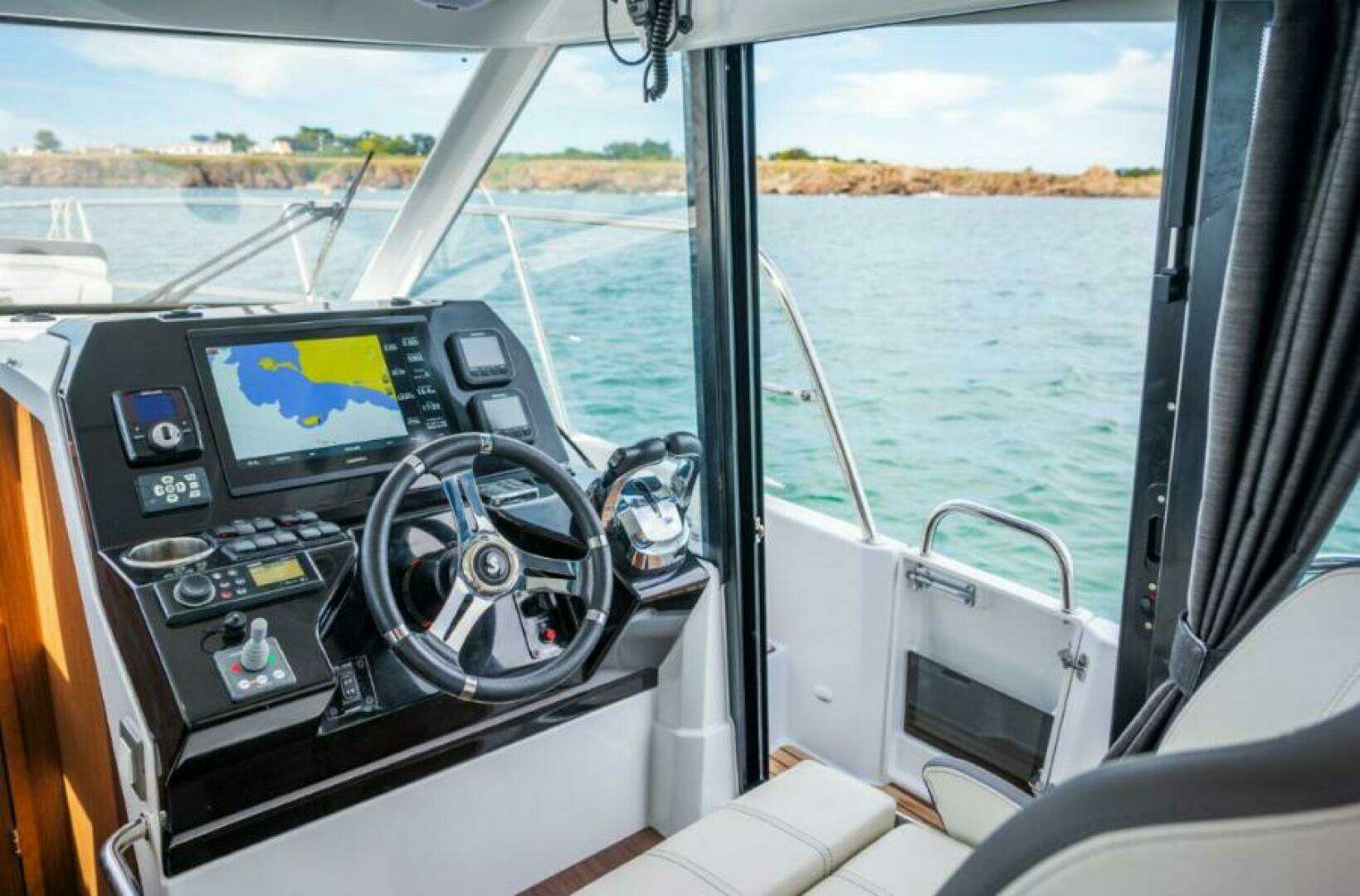 2026 Beneteau Antares 11 - Image 10