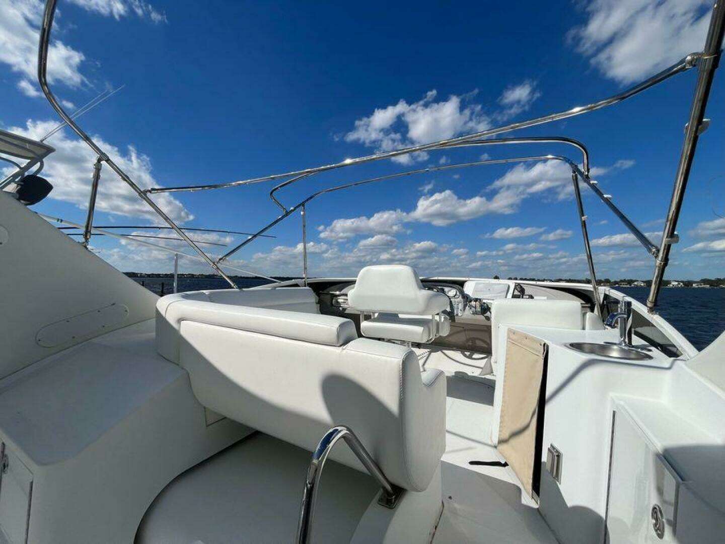 2000 Carver 396 Motor Yacht - Image 17