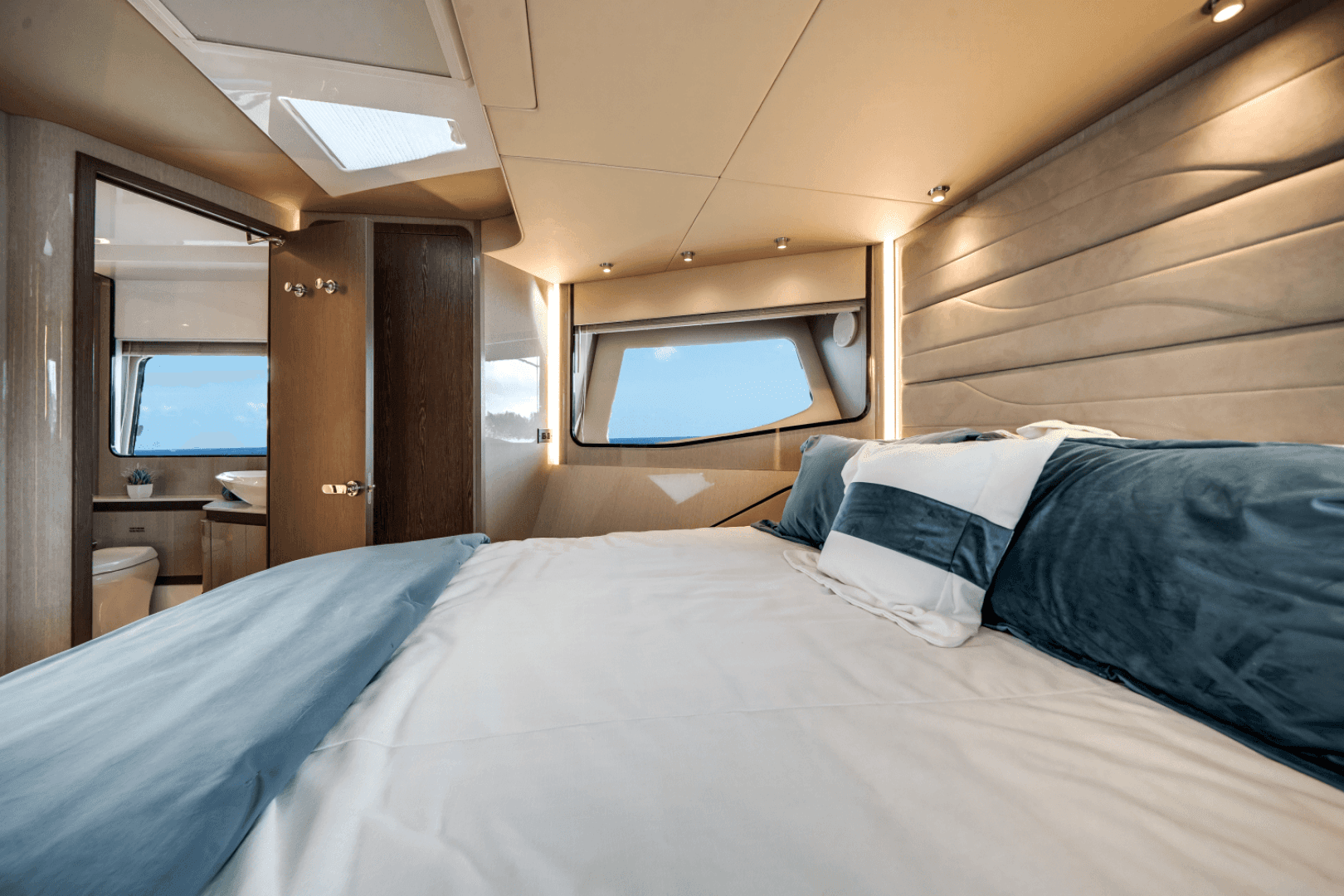 2026 Cruisers Yachts 57 FLY - Image 29