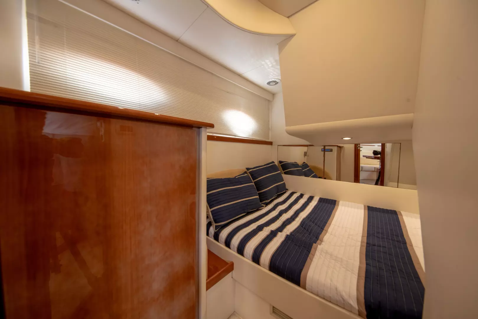 2004 Pershing Express - Image 29