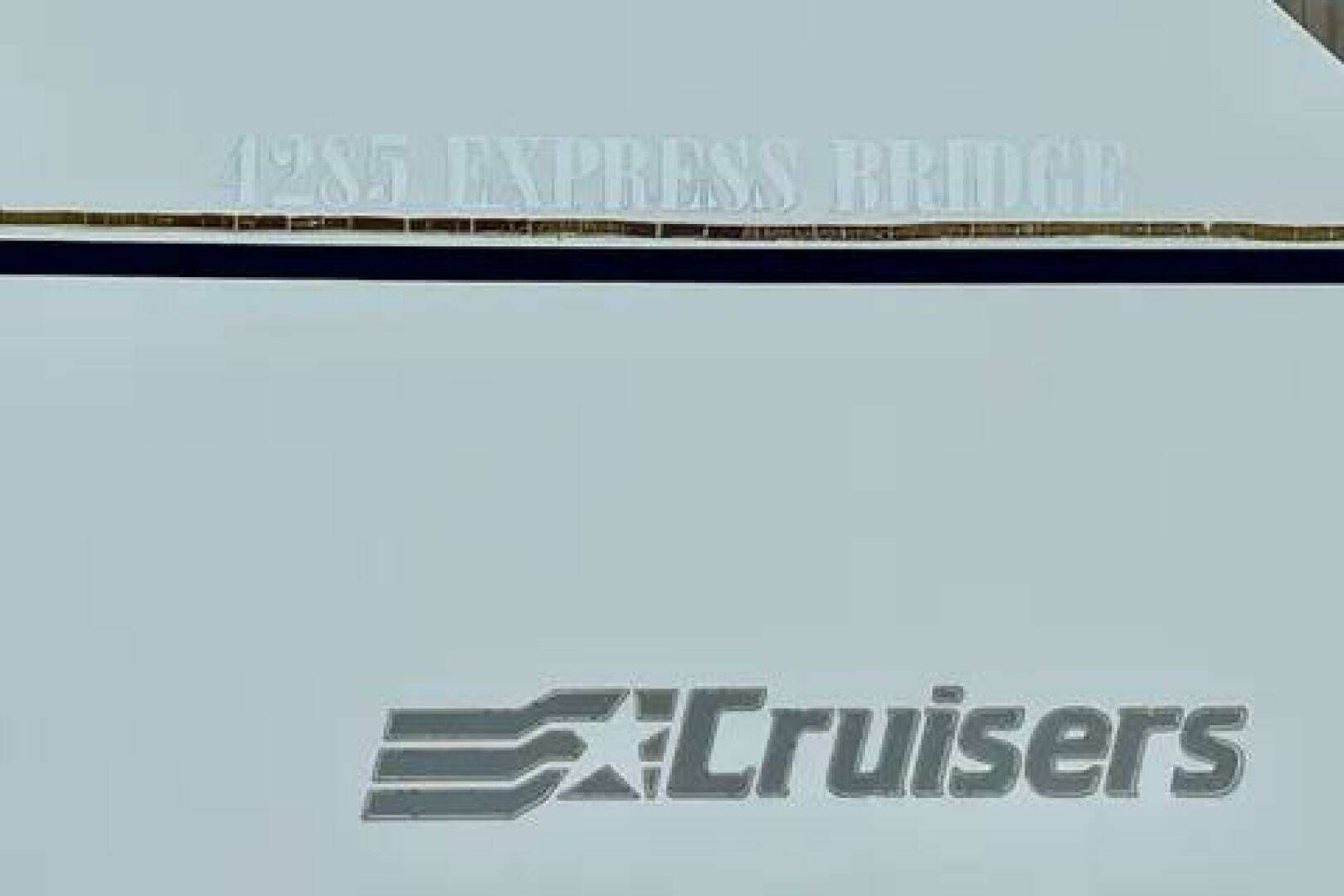1996 Cruisers Yachts 4285 Express Bridge - Image 6