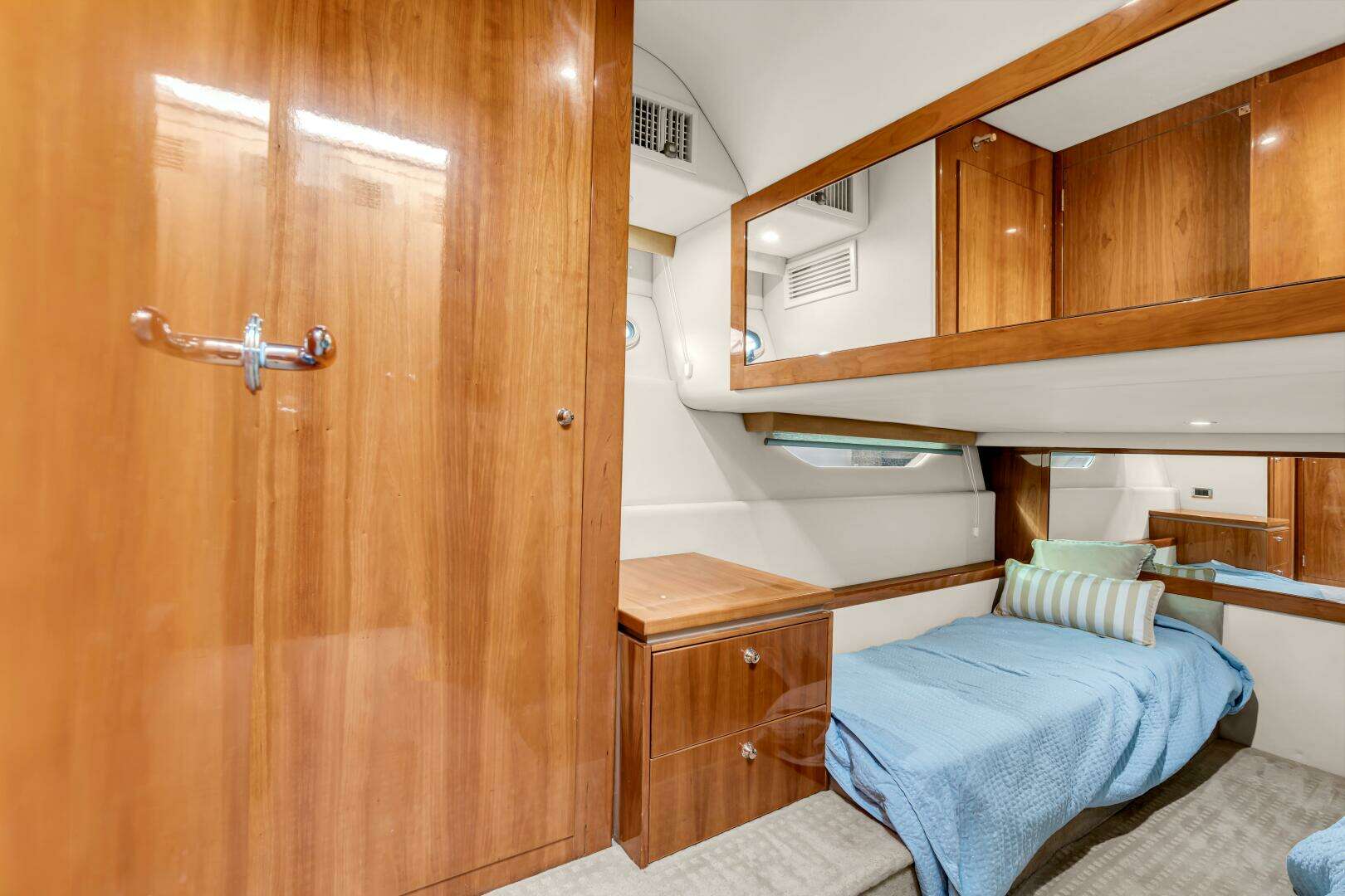 2014 Riviera 44 Sport Yacht - Image 54