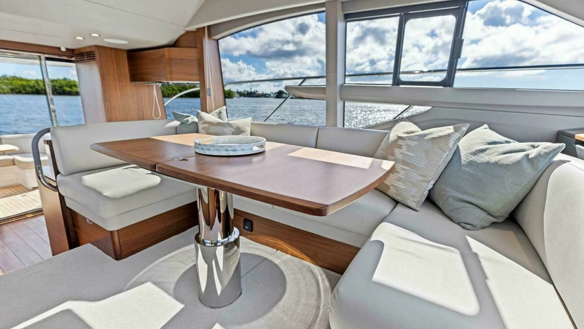 2025 Princess F50 Flybridge - Image 14
