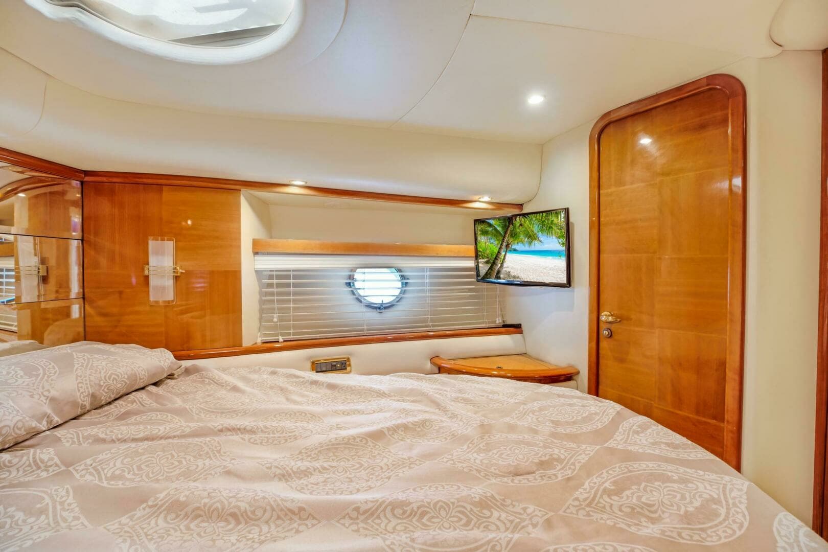 2004 Azimut 62 - Image 21