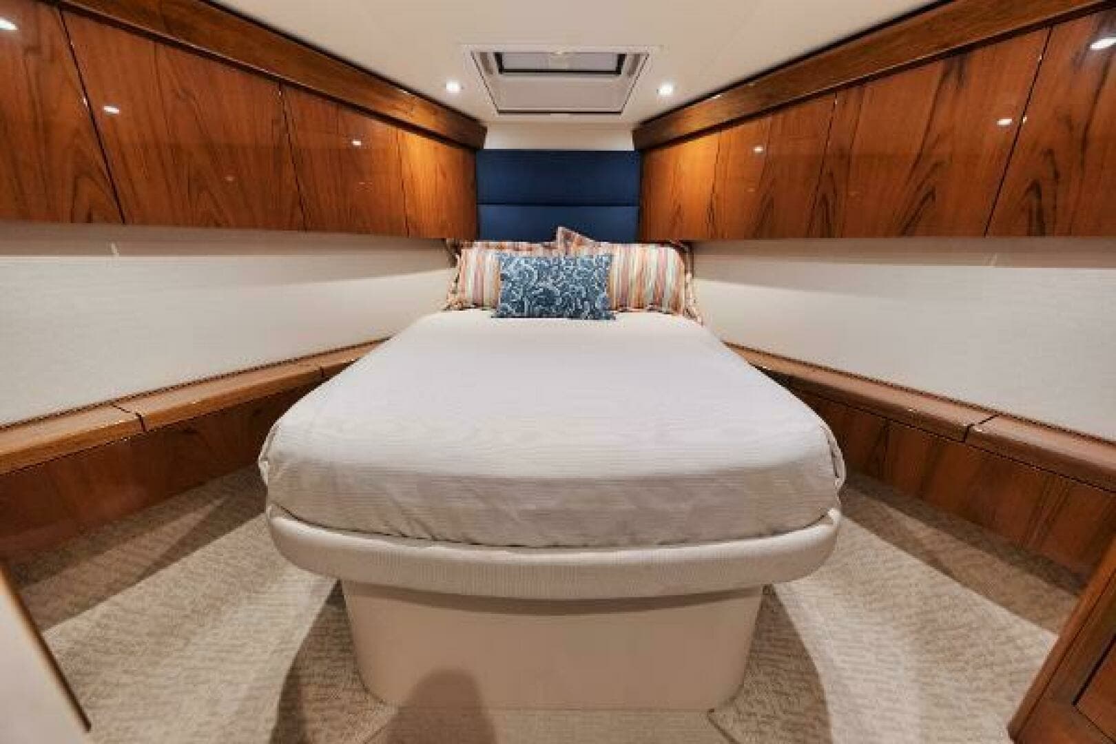 2018 Hatteras GT54 - Image 24