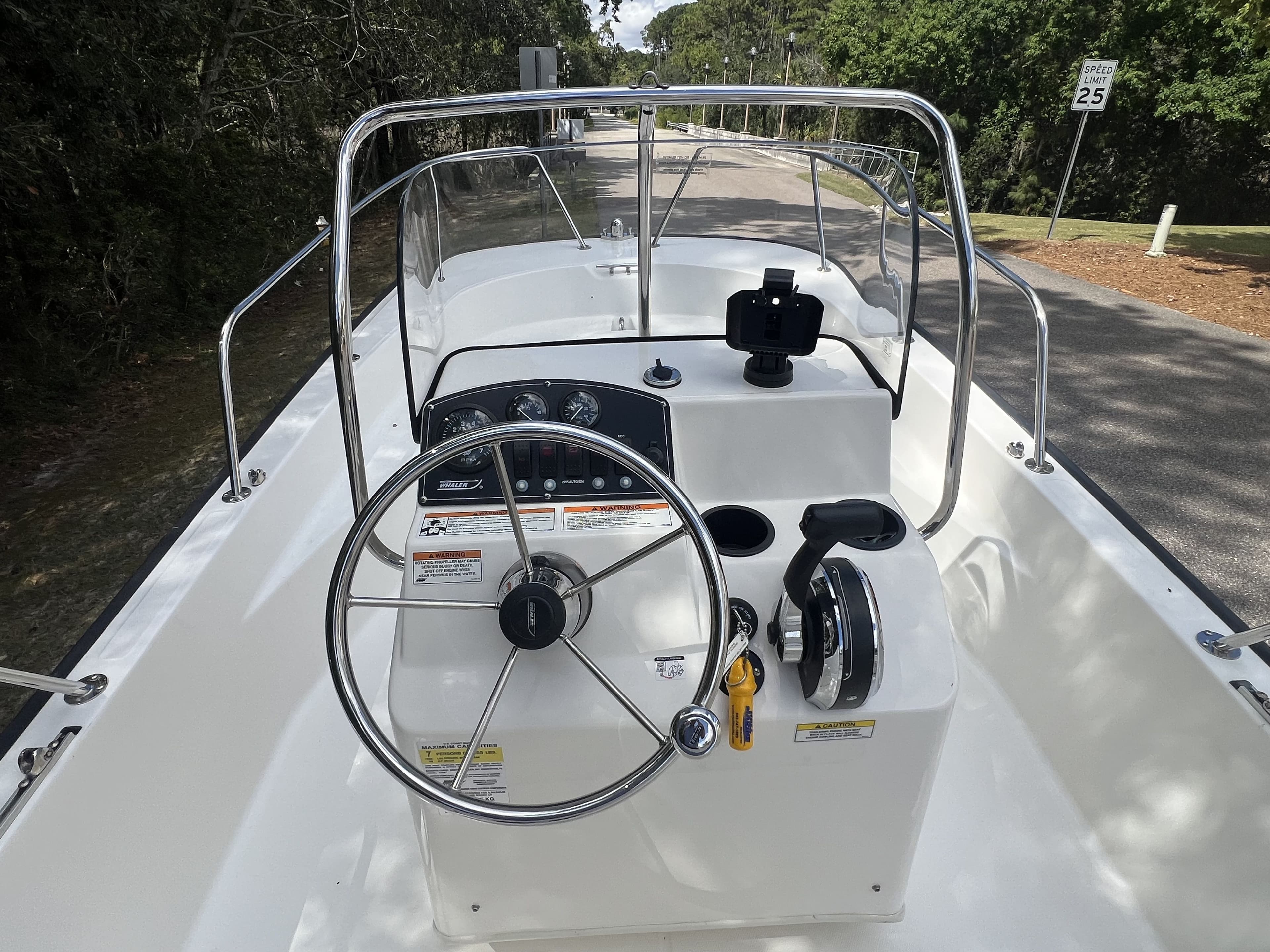 2016 Boston Whaler 170 Montauk - 11