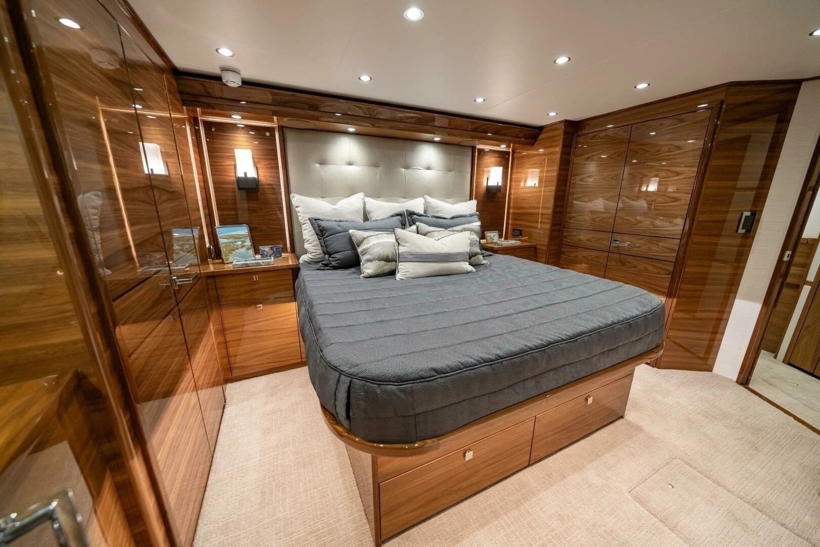 2027 Viking 74  Convertible - Image 12