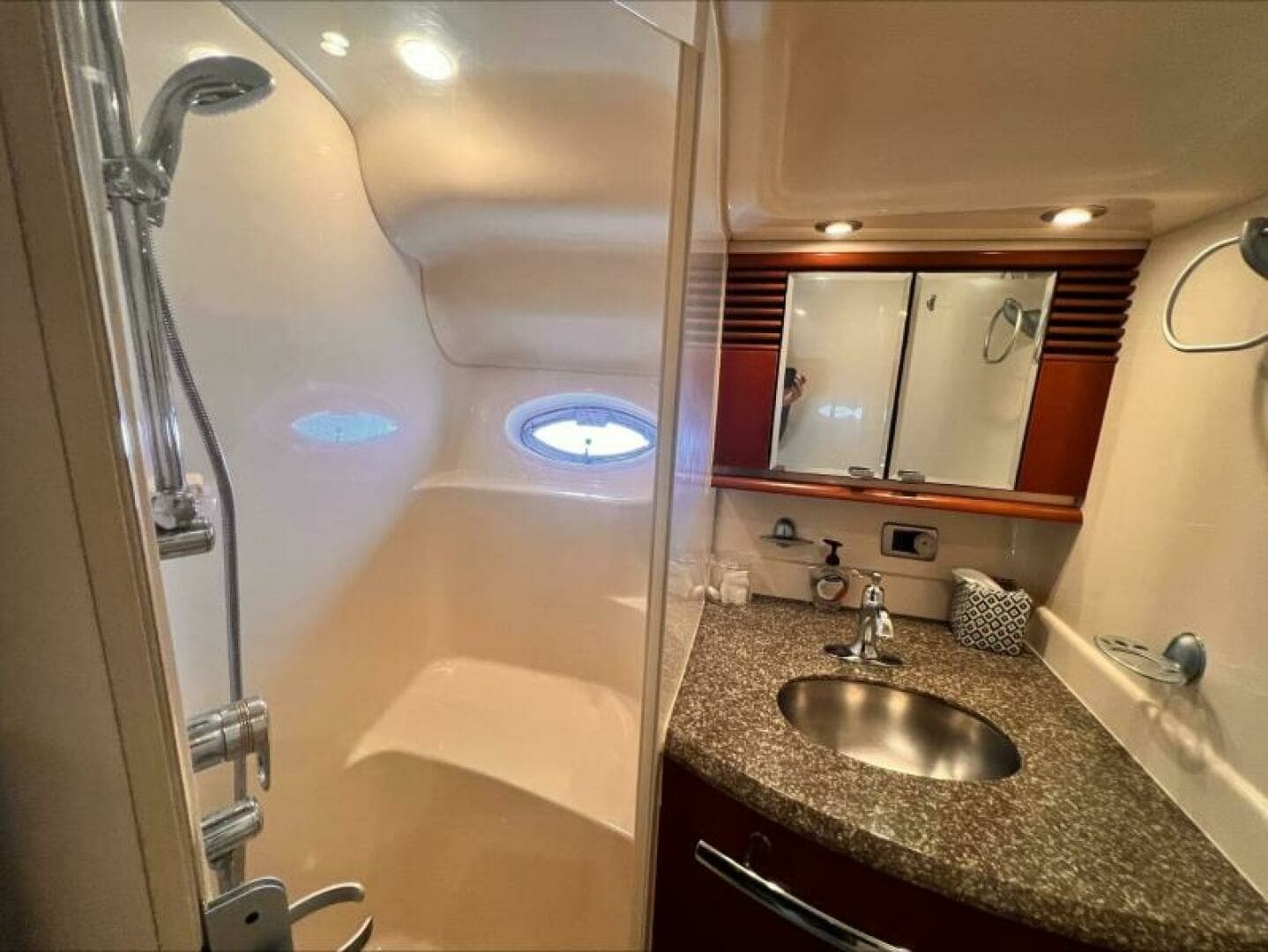 2005 Sea Ray 500 Sundancer - Image 28