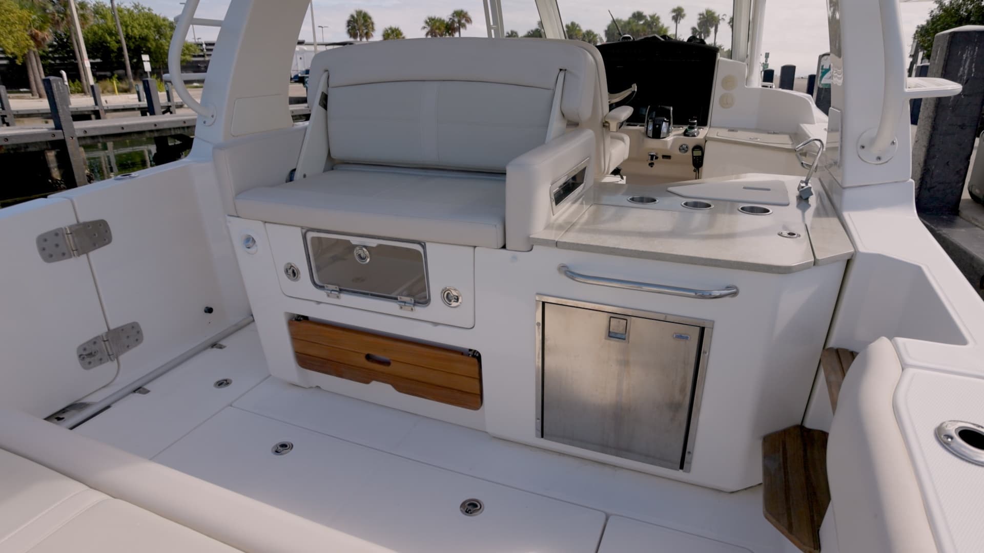 2019 Boston Whaler 350 Realm - Image 13