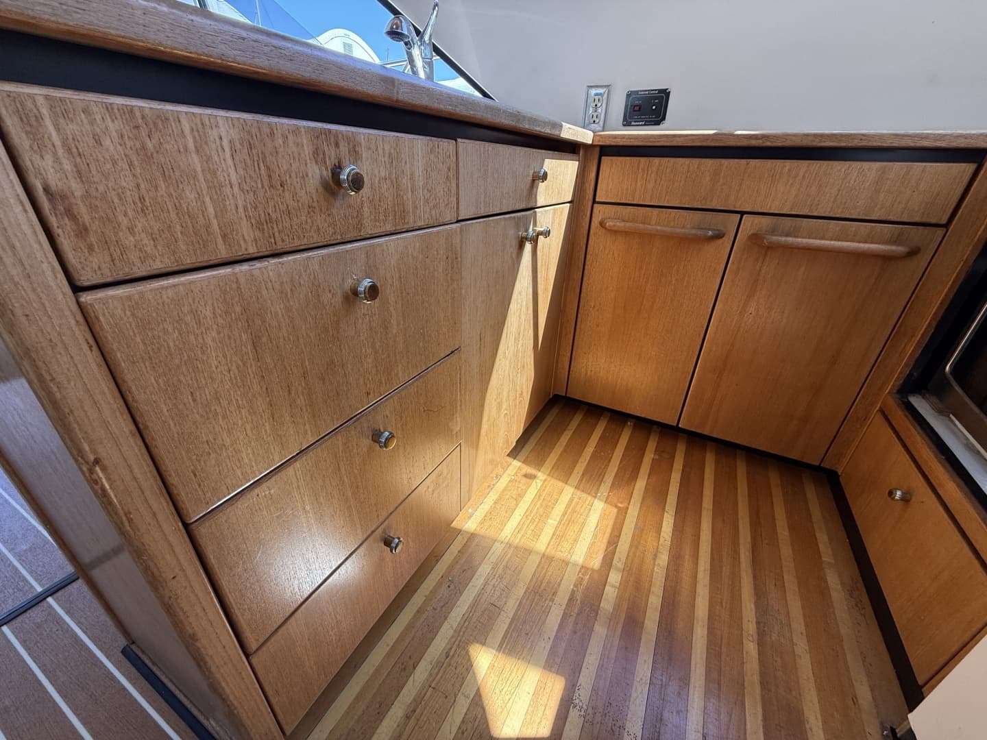 1998 Bayliner 3788 - Image 57