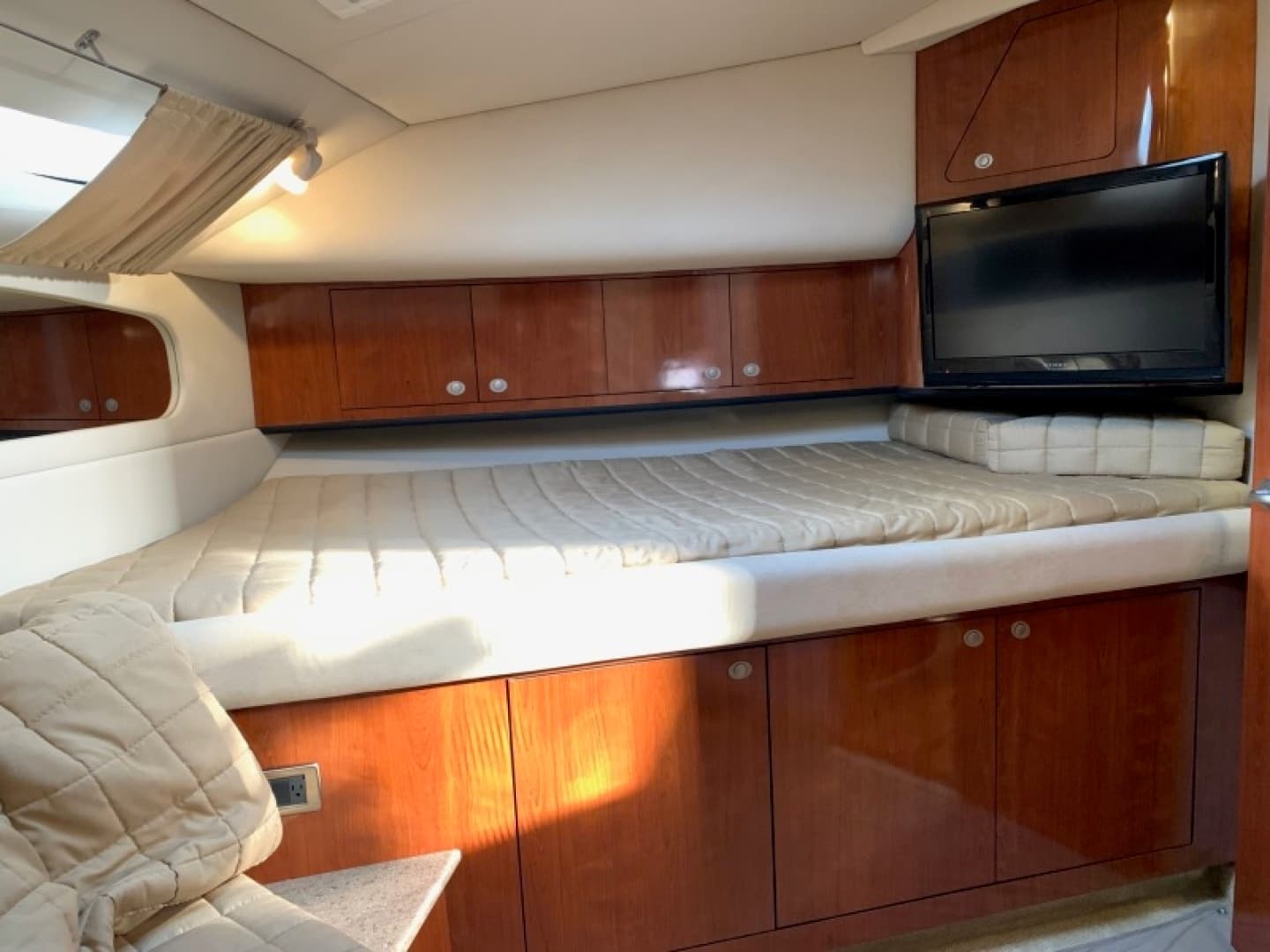 2004 Sea Ray 390 Motor Yacht - Image 55