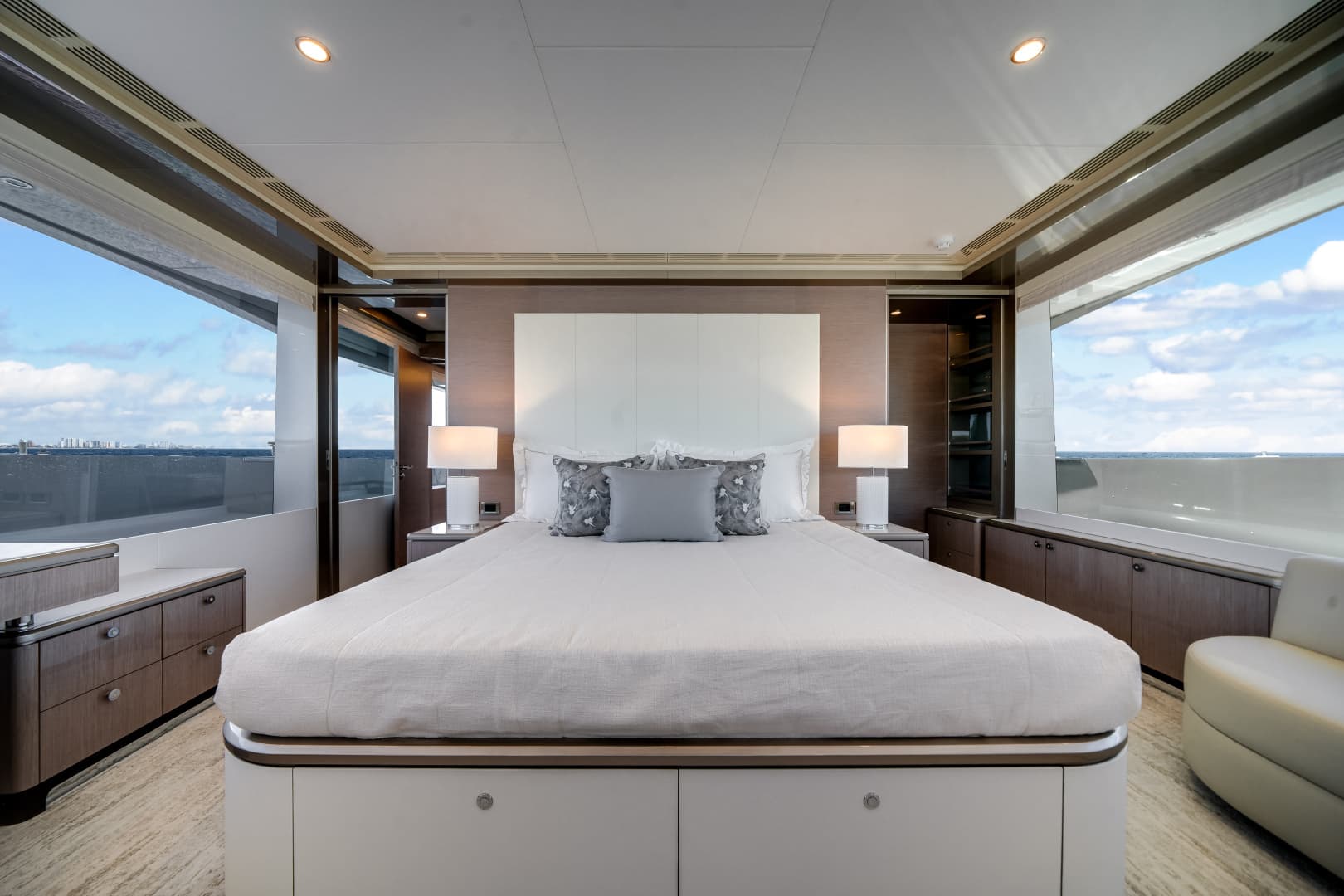 2026 Ocean Alexander 37L - Image 21