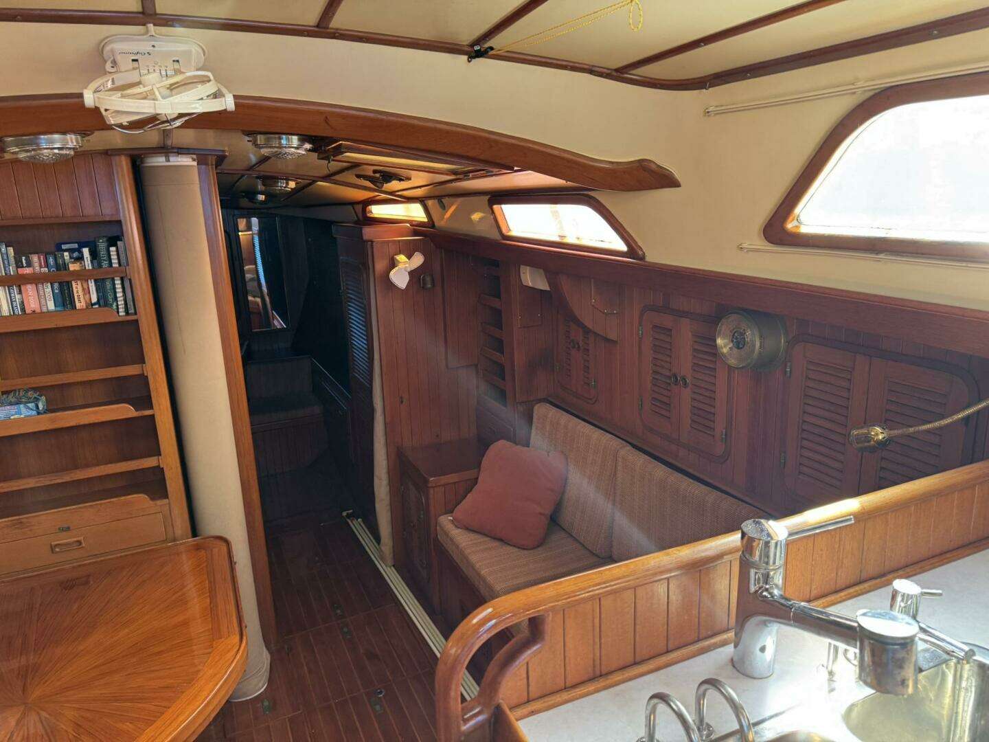 1987 Tayana 42 Vancover Aft Cabin - Image 65