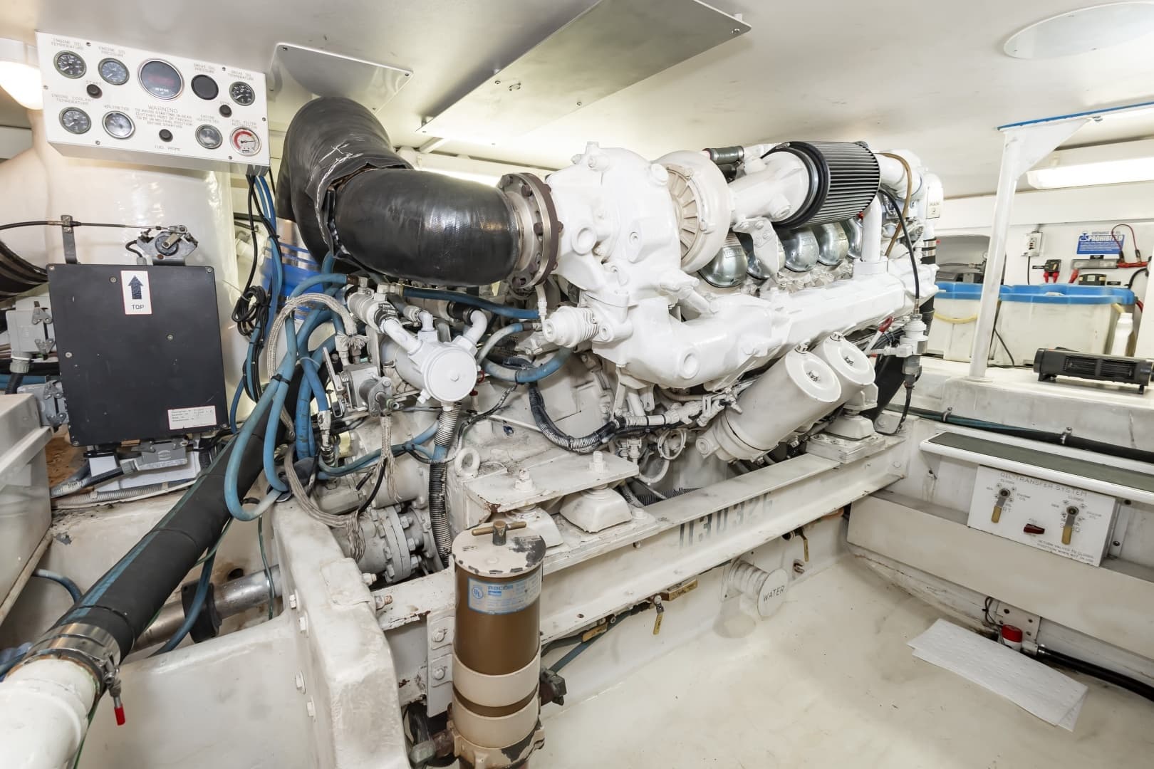 2000 Viking Cockpit Sport Yacht - Image 54