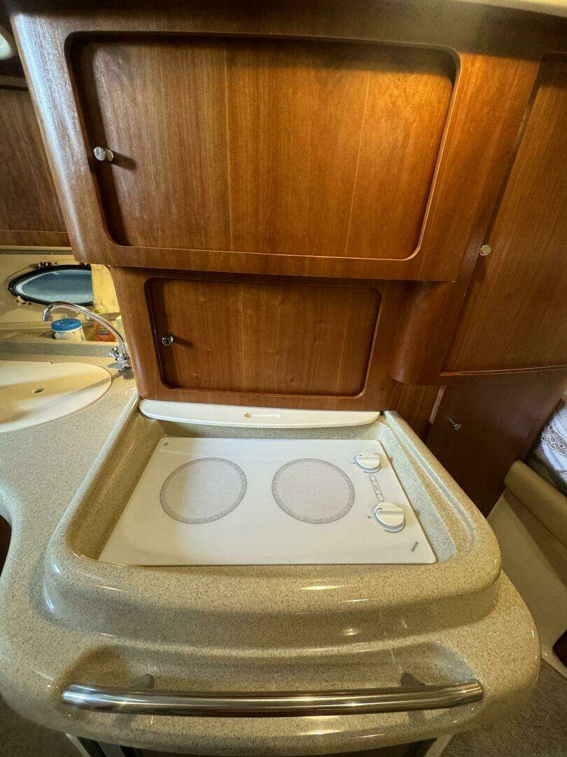 2003 Chris-Craft 328 Express Cruiser - Image 7