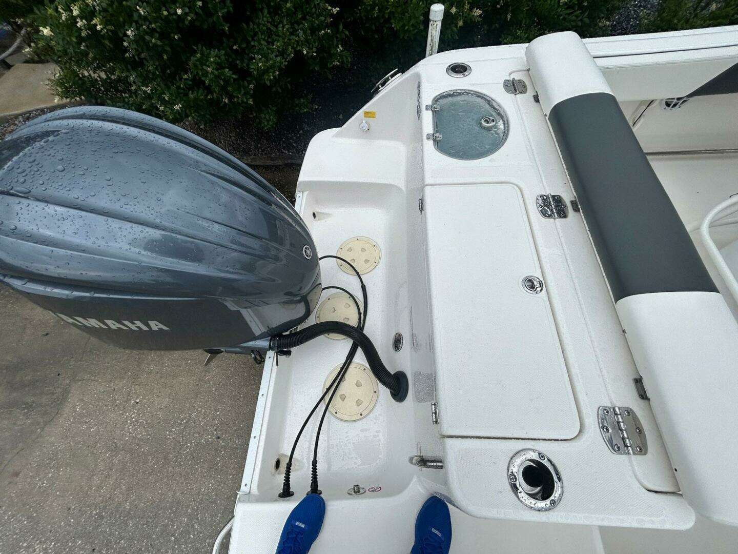 2022 Robalo R242 Center Console - Image 7