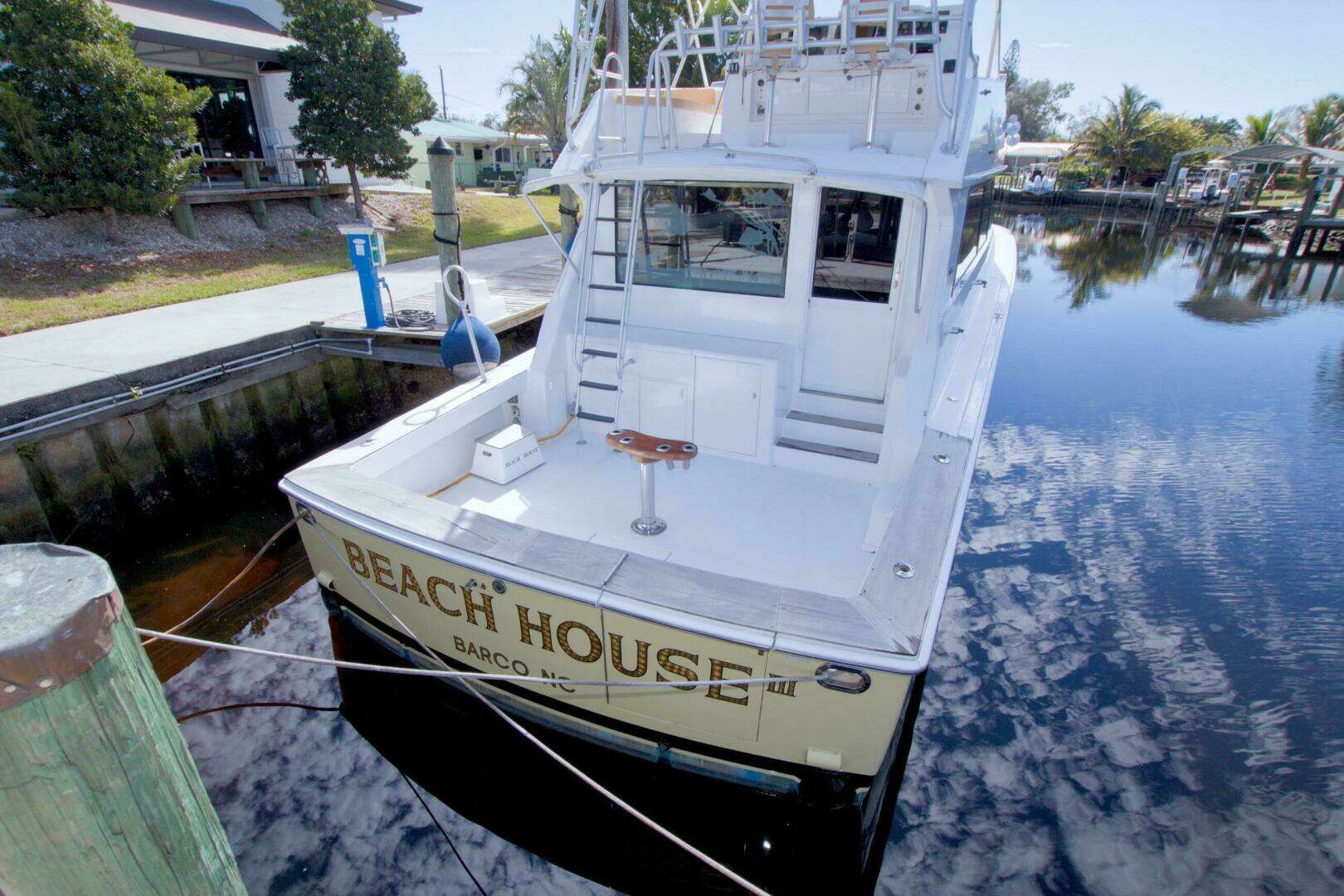1990 Viking 53 Convertible - Image 21