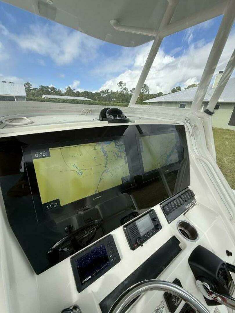 2017 Regulator 28 - Image 12