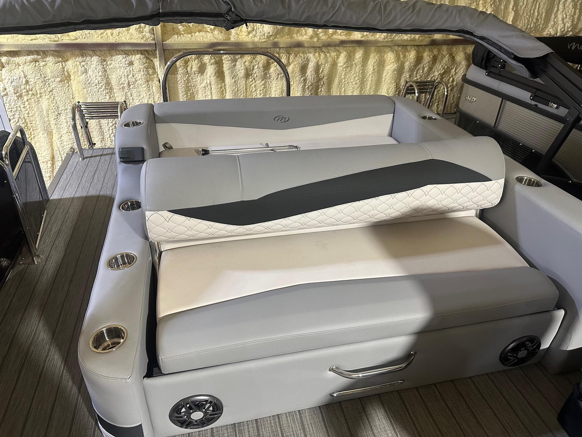 2022 Manitou 23 Encore SL boat interior with gray seating and cup holders.