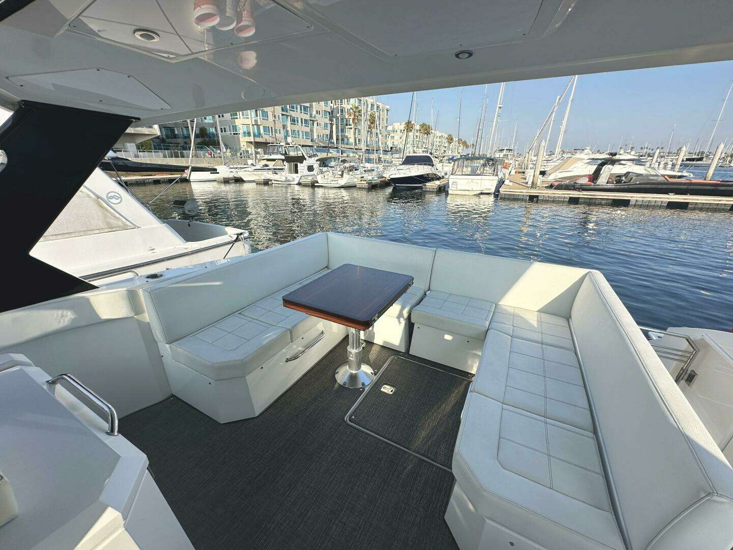 2017 Cruisers Yachts 390 Express Coupe - Image 57