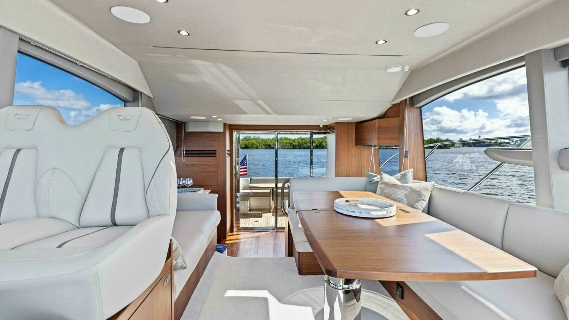 2025 Princess F50 Flybridge - Image 7
