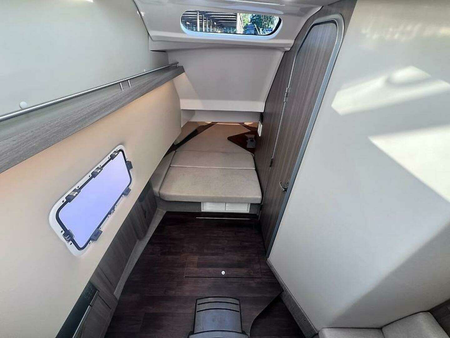 2019 Regal 33 SAV - Image 56