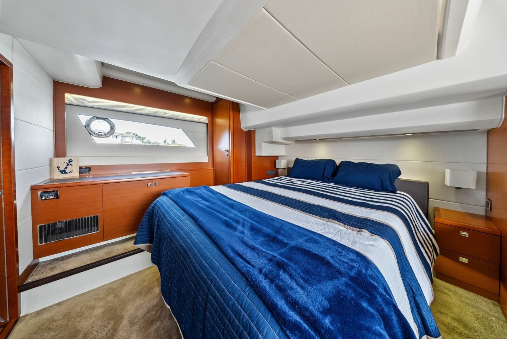 2015 Prestige 550 - Image 36