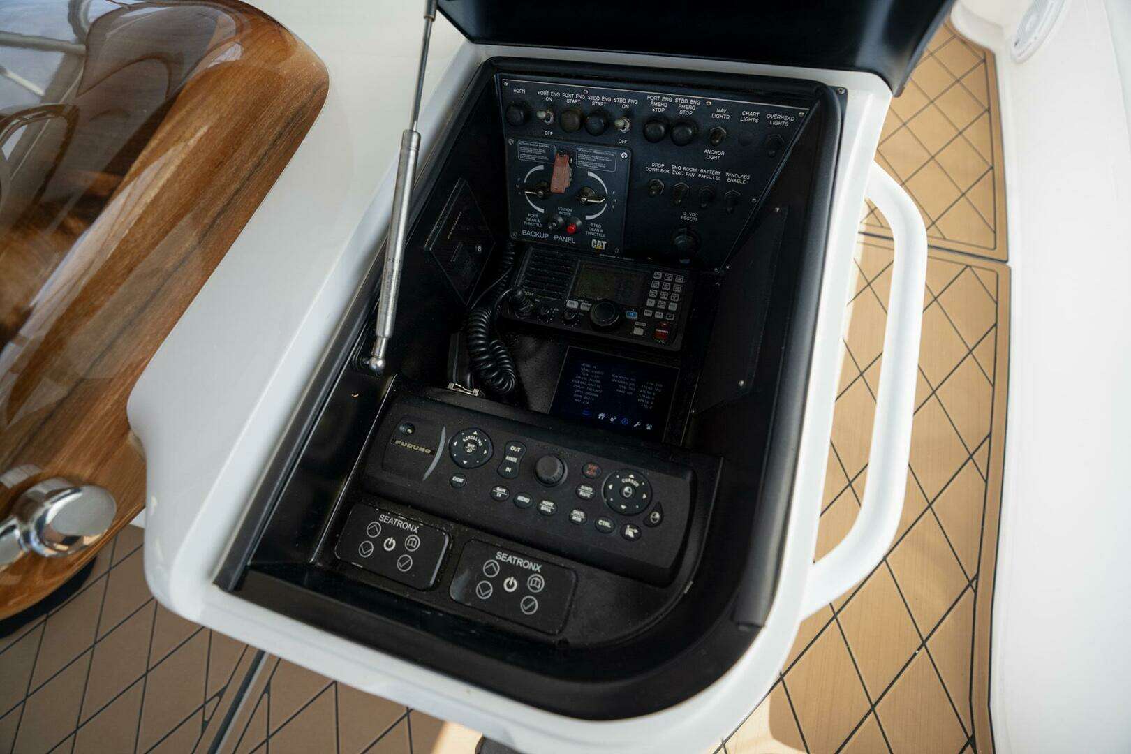 2014 Viking Viking 66 Convertible - Image 32