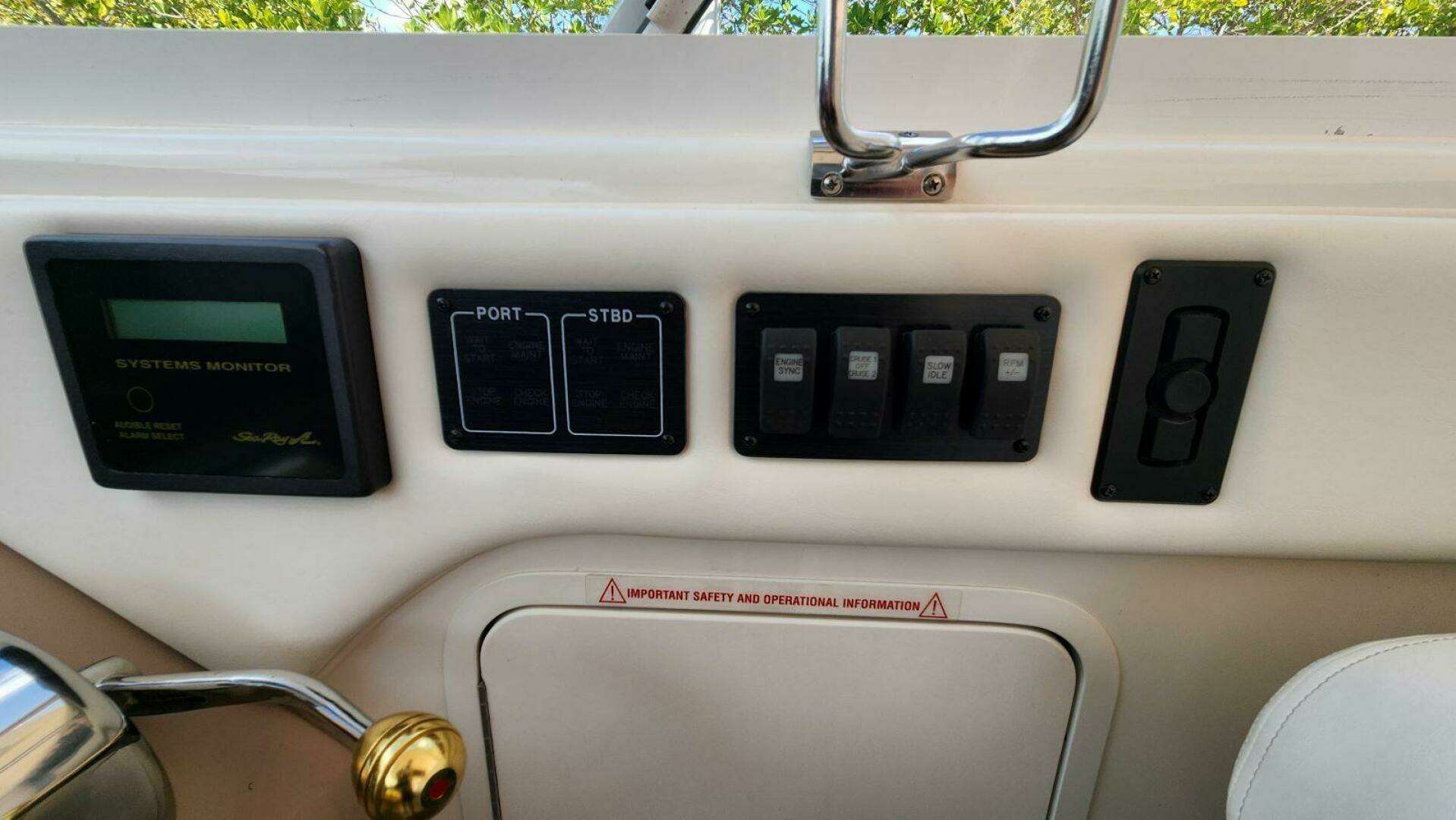 2004 Sea Ray 390 Motor Yacht - Image 17