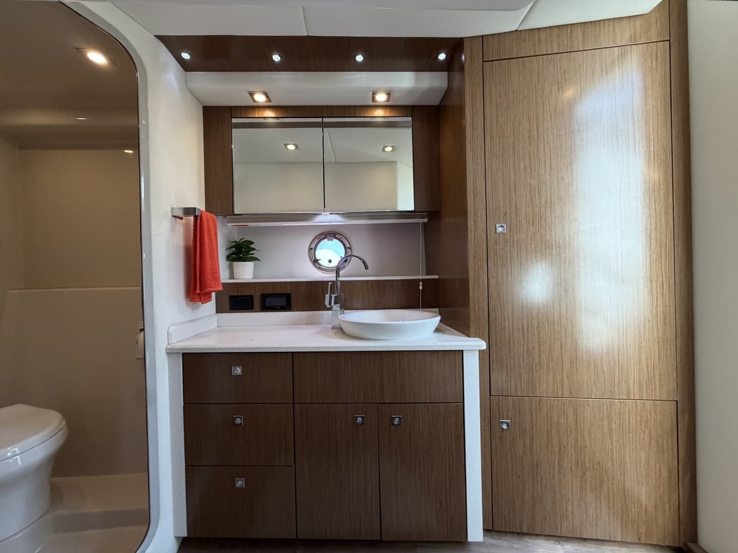 2016 Cruisers Yachts 41 Cantius - Image 26