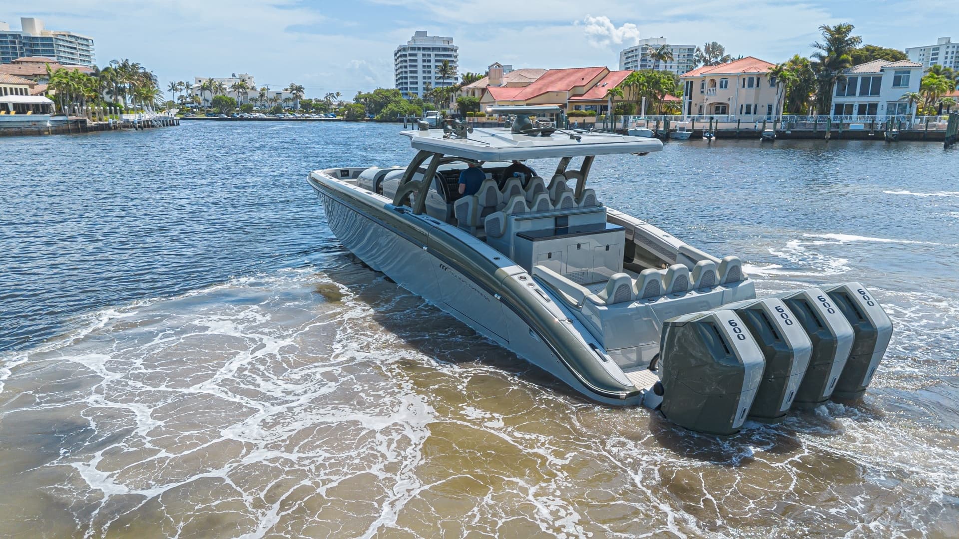 2025 Midnight Express 52 Vitesse - Image 2