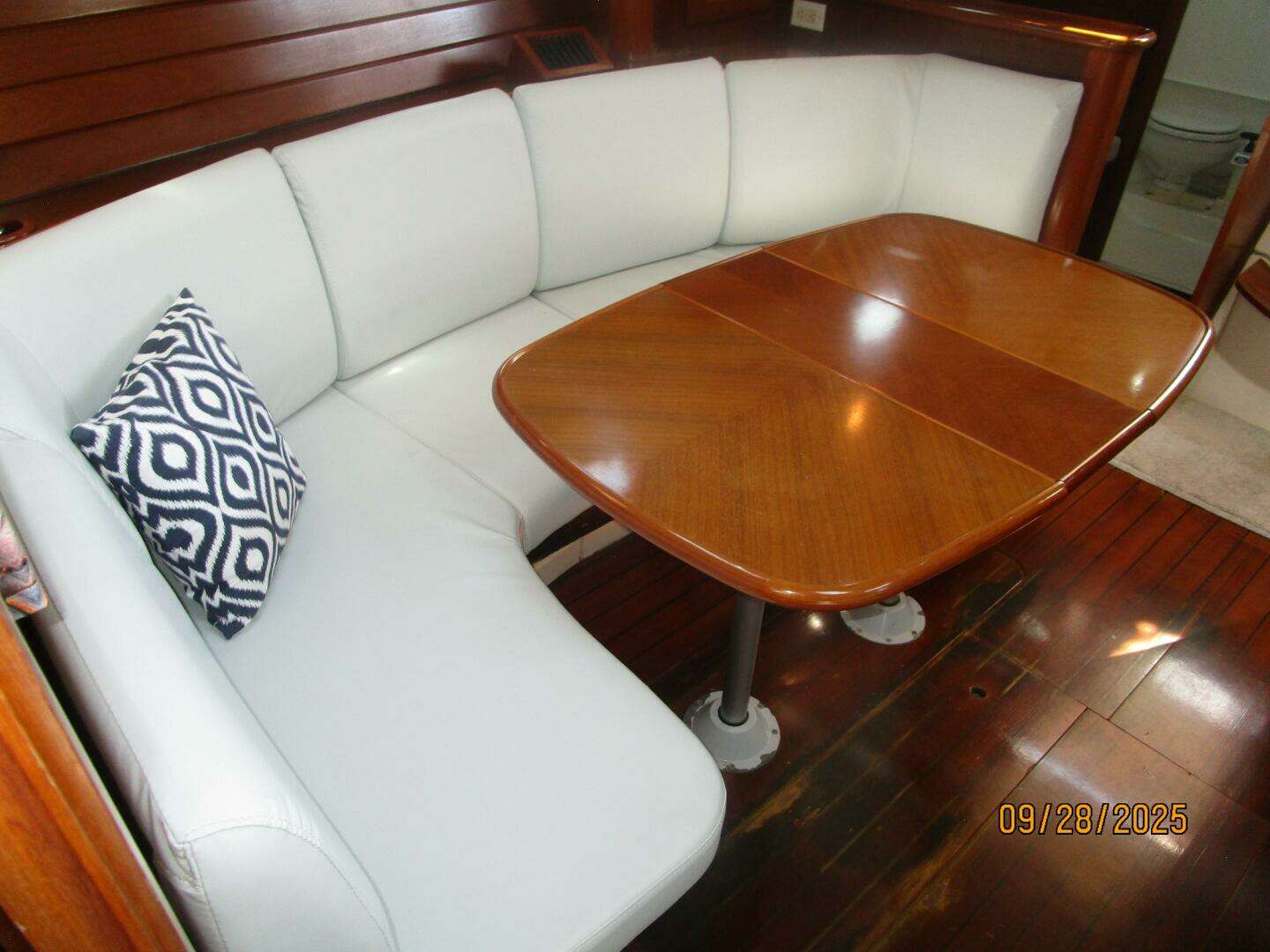 1998 Beneteau Oceanis 381 - Image 43