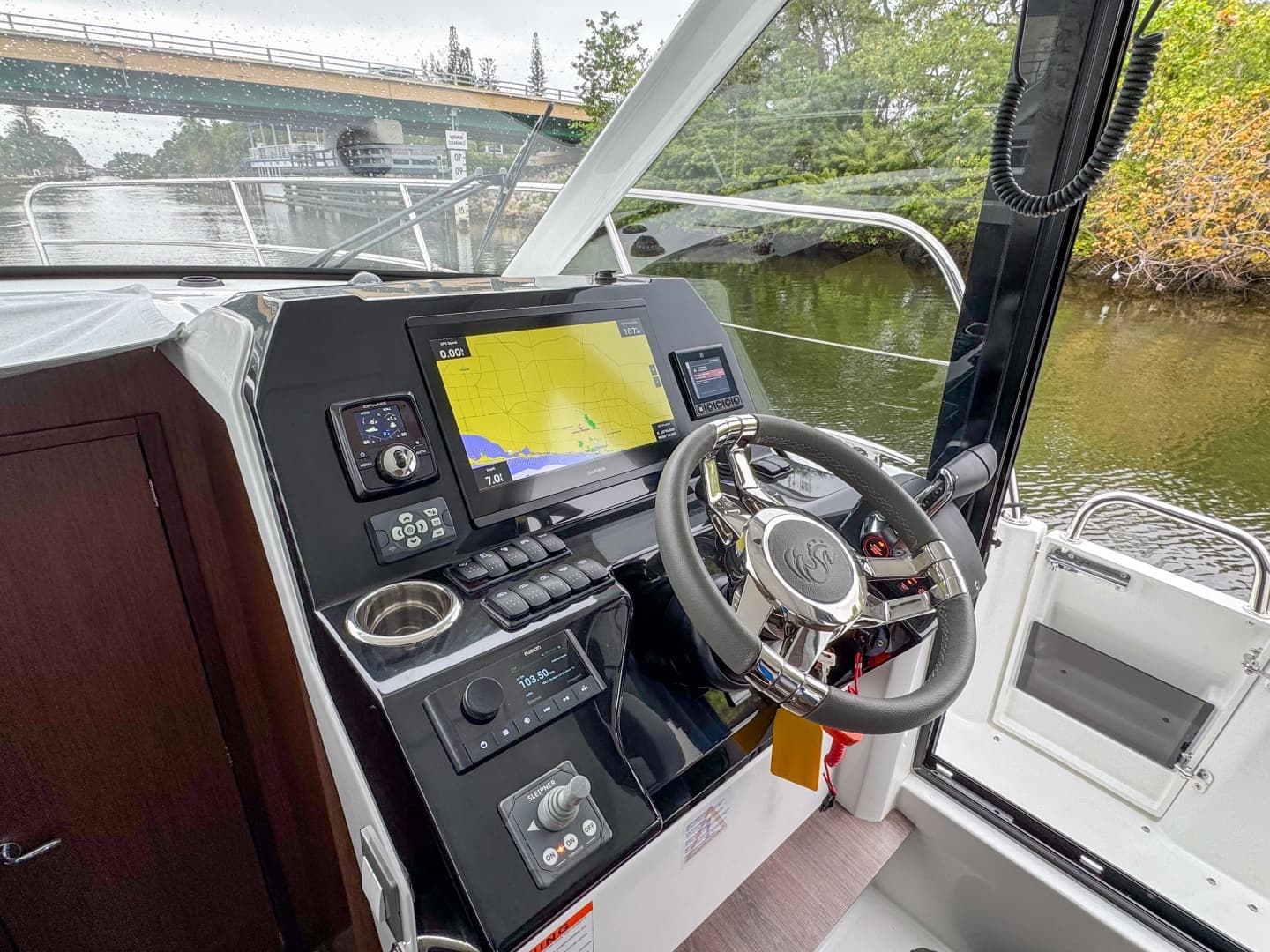2026 Beneteau Antares 11 - Image 15