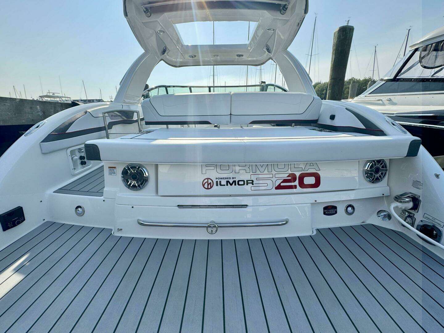2024 Formula 350 Crossover Bowrider - Image 18
