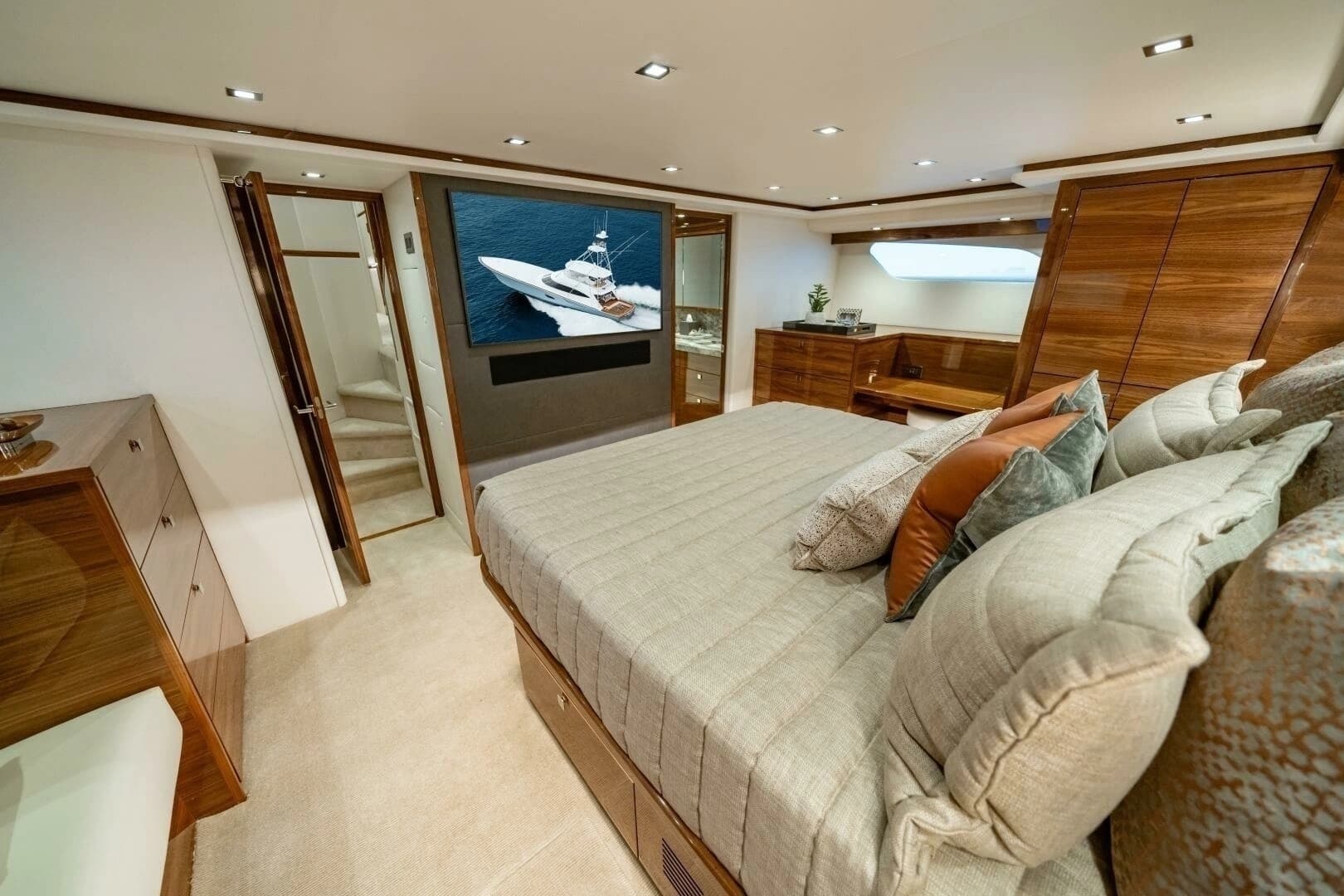2027 Viking 82 Convertible - Image 10