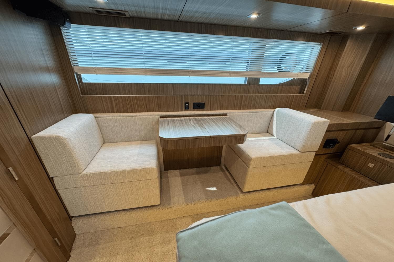 2025 Cruisers Yachts 60 Cantius - 34