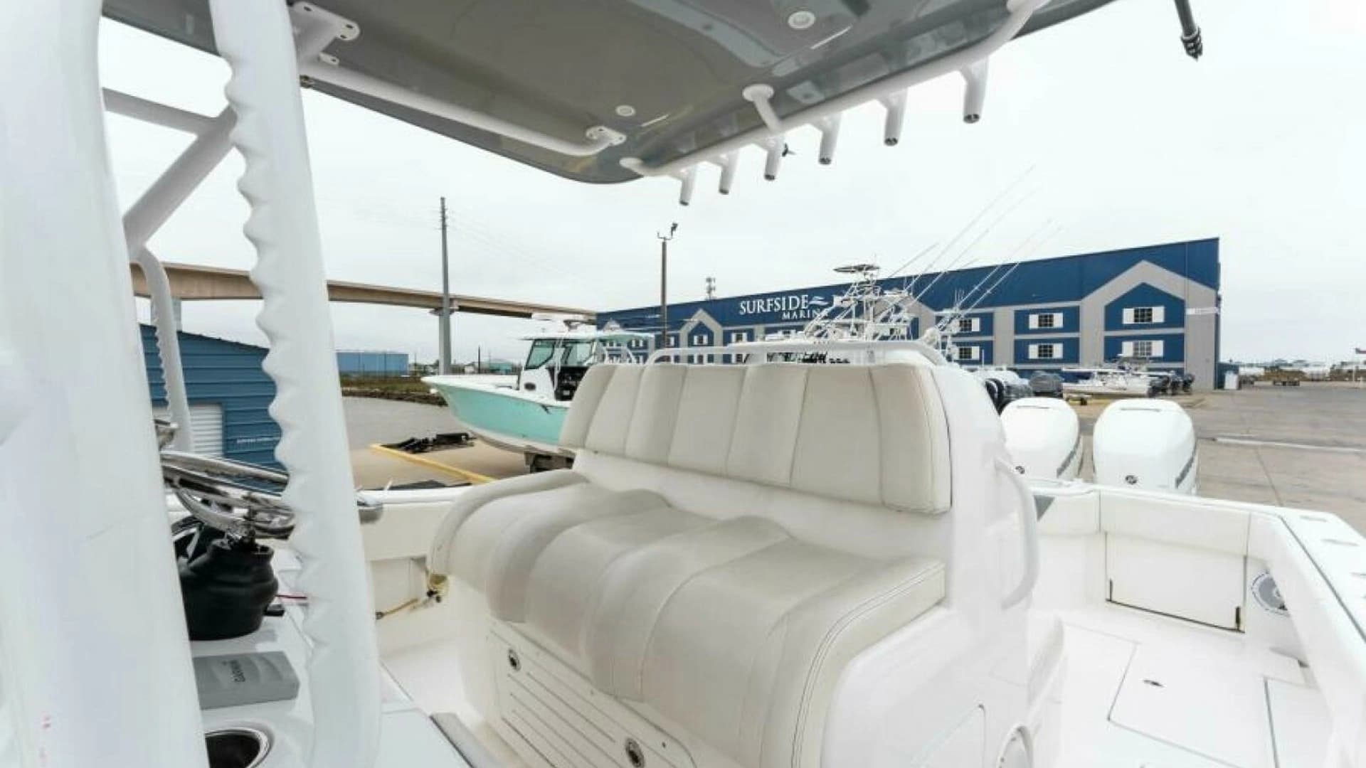 2019 Invincible 39 Open - Image 4