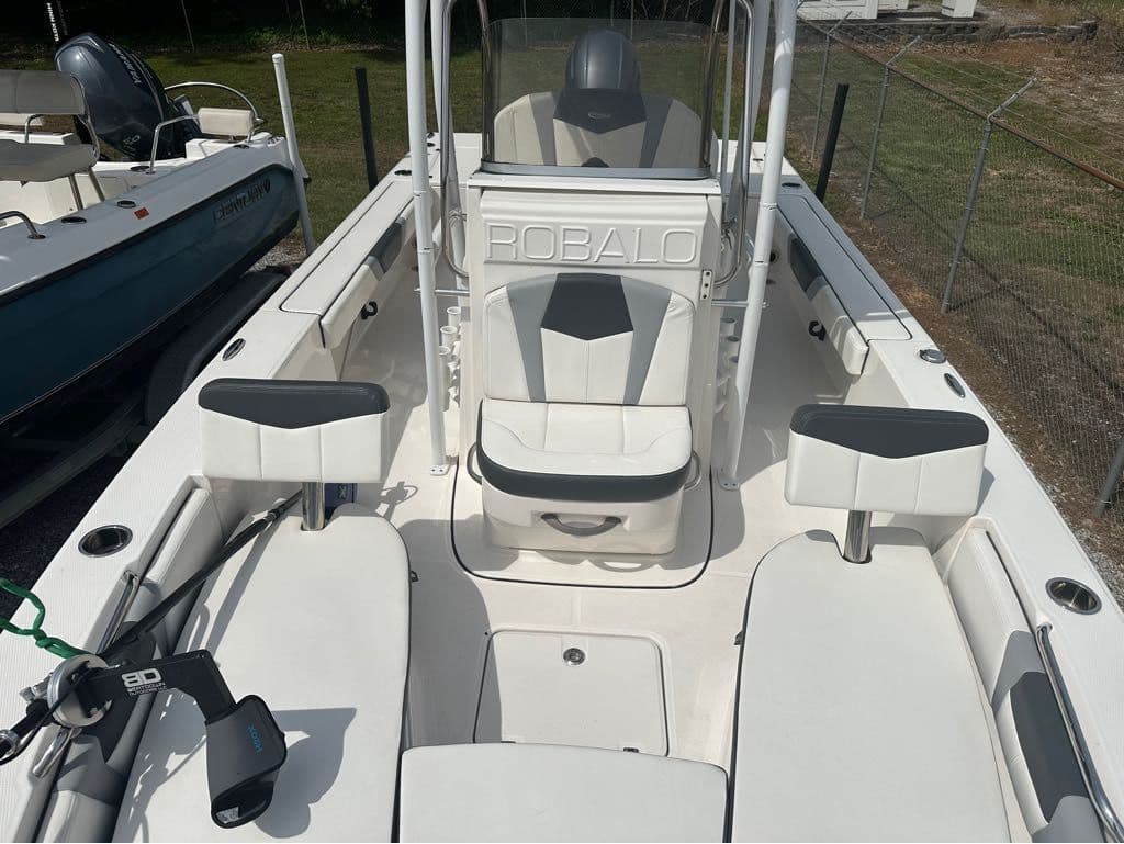 2023 Robalo 226 Caymen - 20