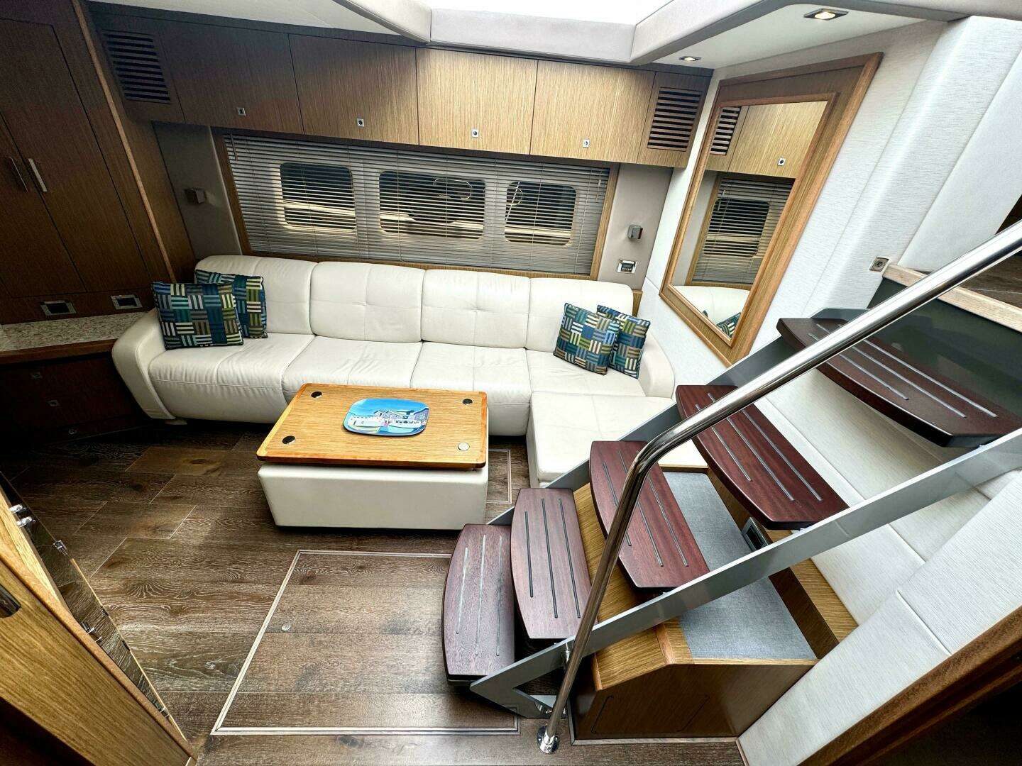 2017 Sea Ray 510 Sundancer - Image 26